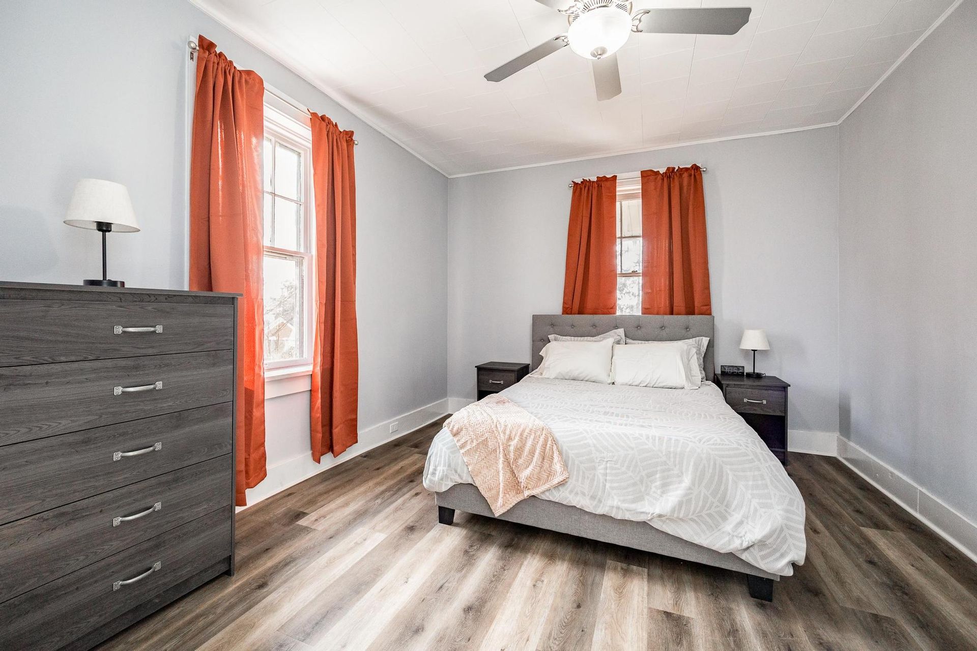 Mount Vernon house bedroom with blinds