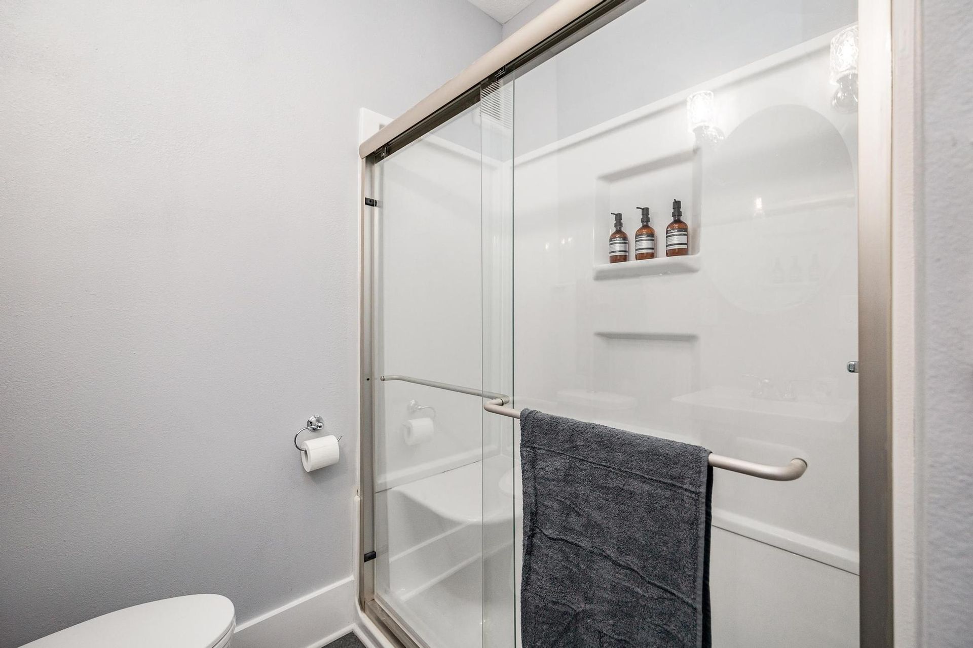Mount Vernon house shower