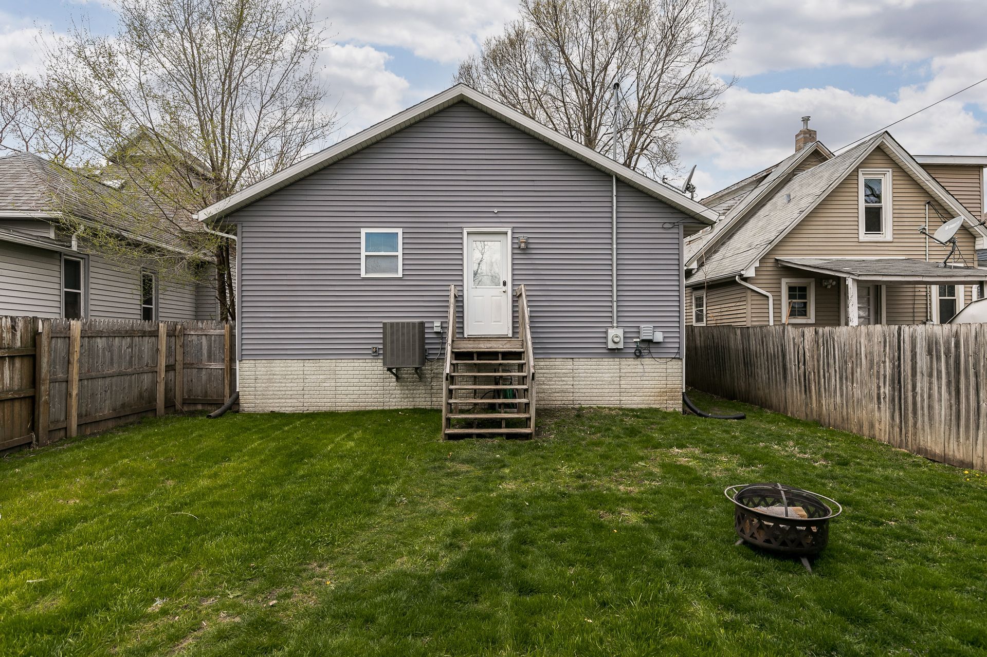 The Stadium House backyard 3