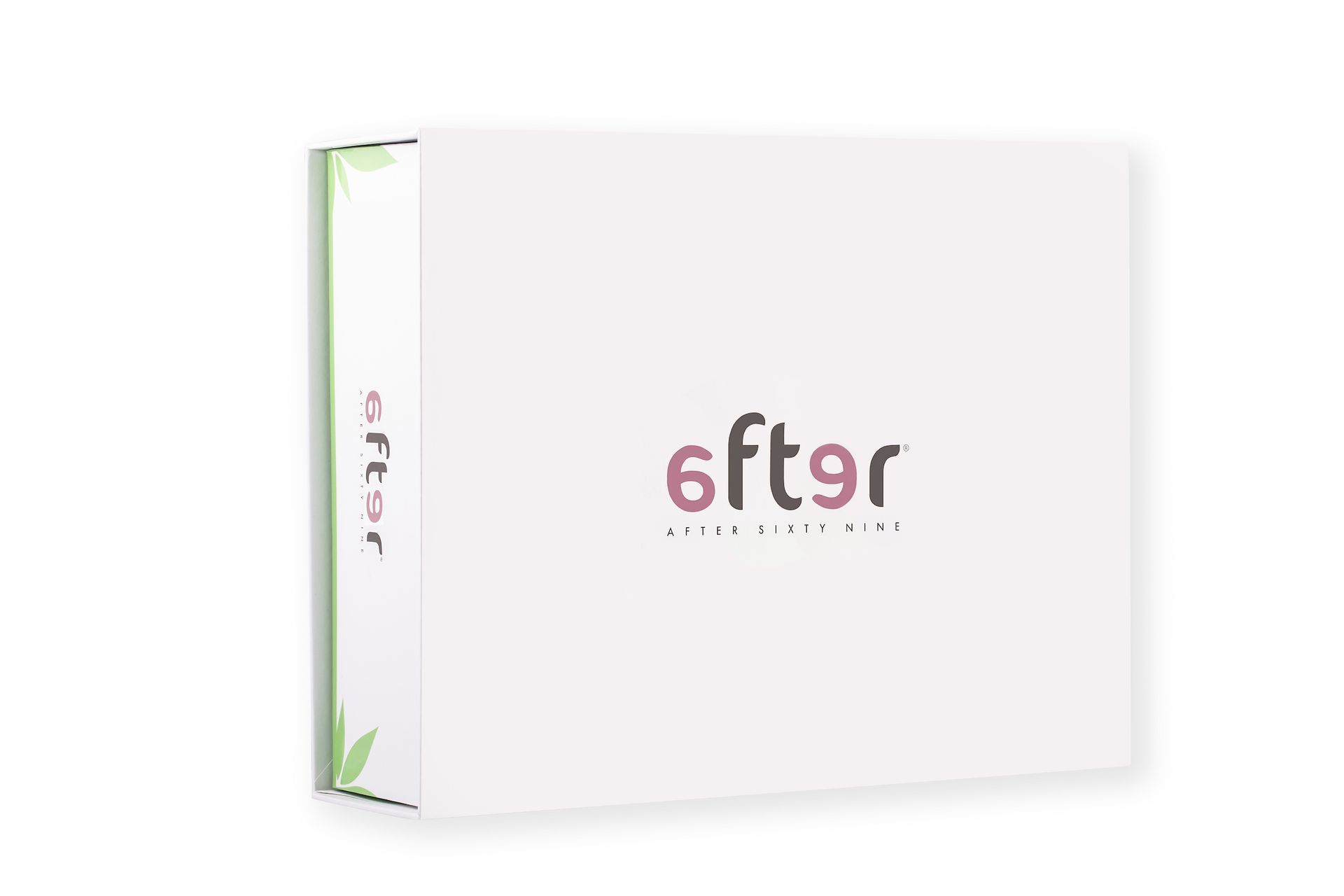 A white box with the word 6ft9r on it.