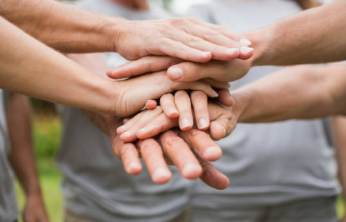 HACIA LA COMUNIDAD