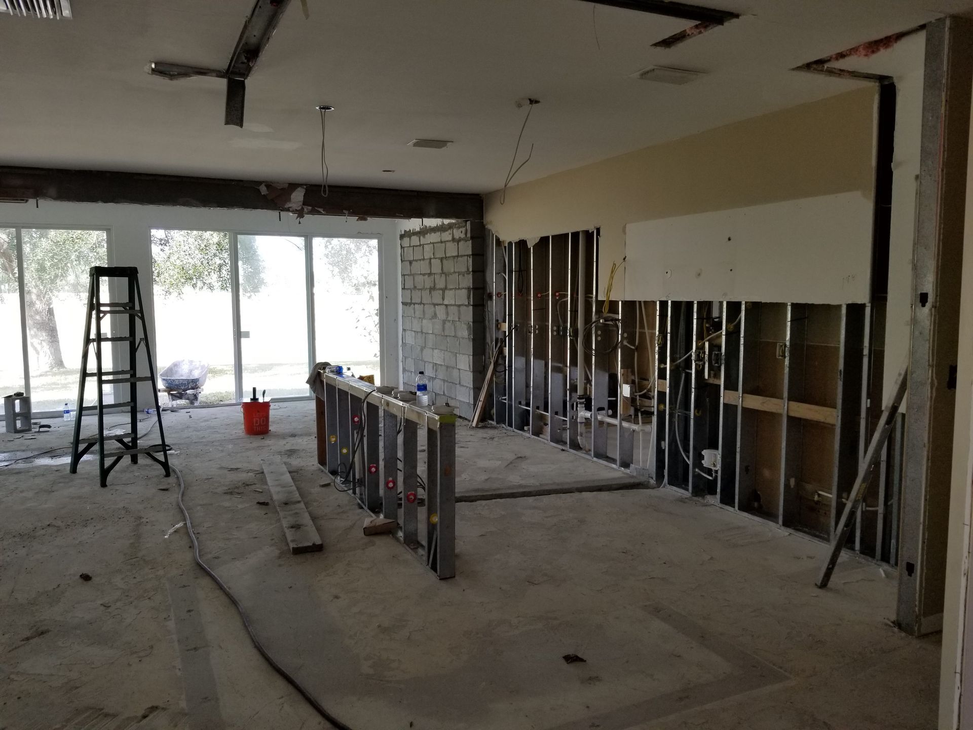 An empty room with a ladder in the middle of it