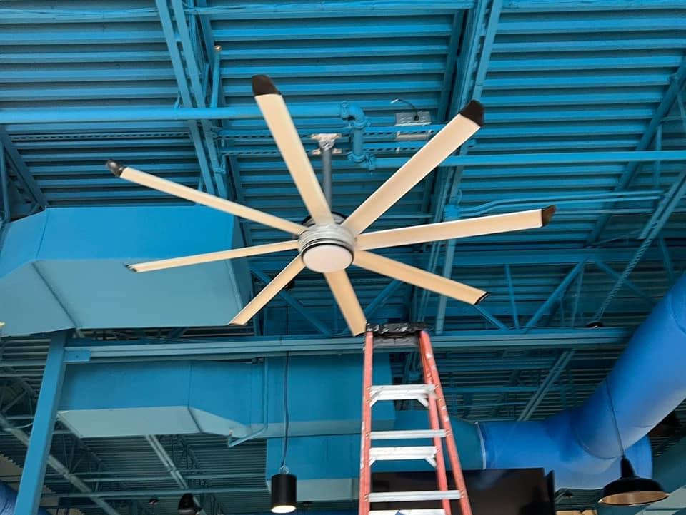 A ceiling fan is hanging from the ceiling of a building.