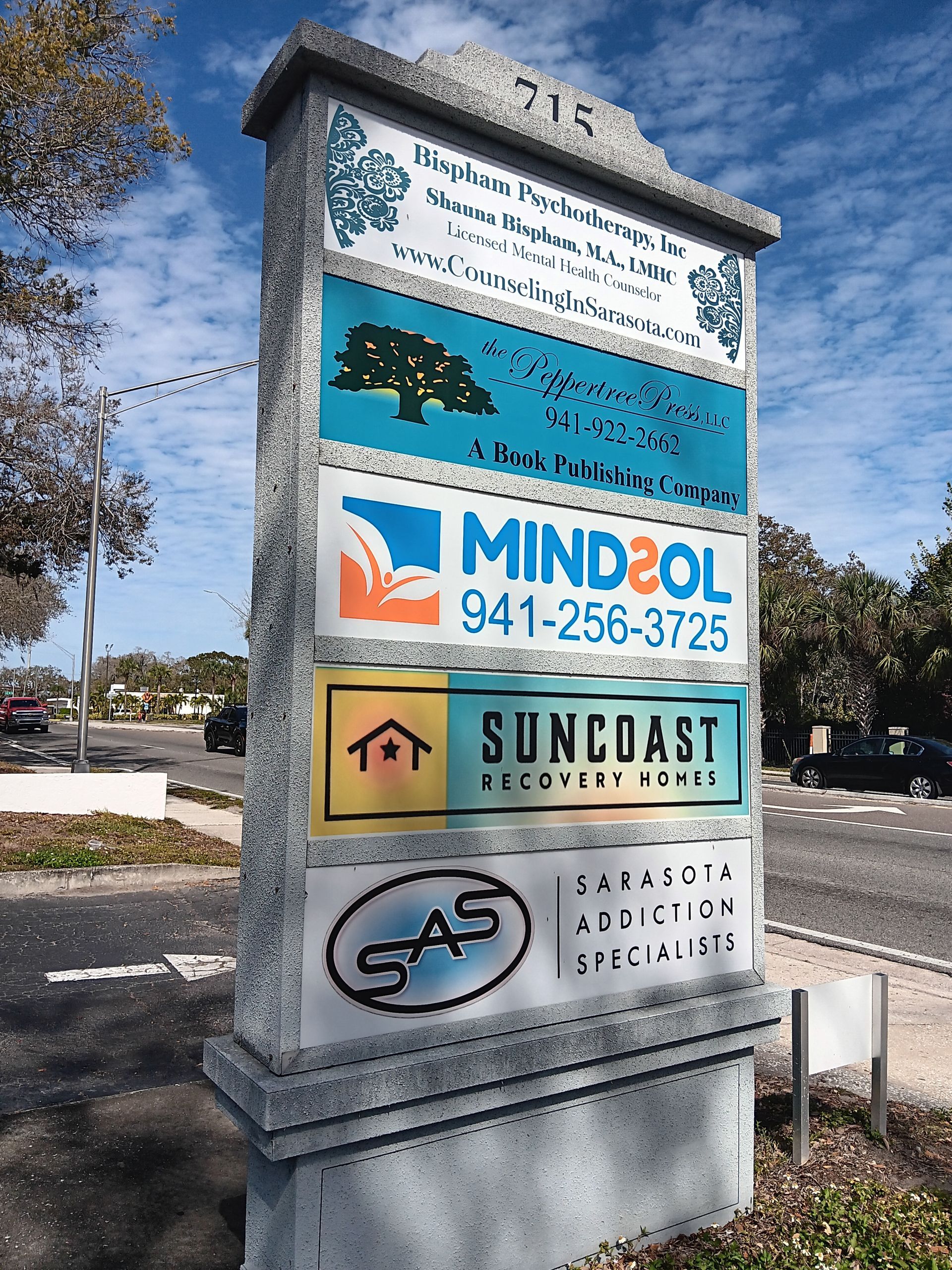 A sign that says mind2ol and suncoast on it