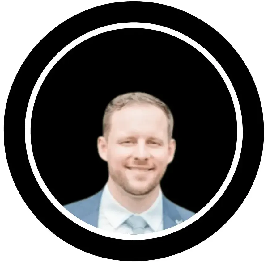 A man in a suit and tie is smiling in a circle.