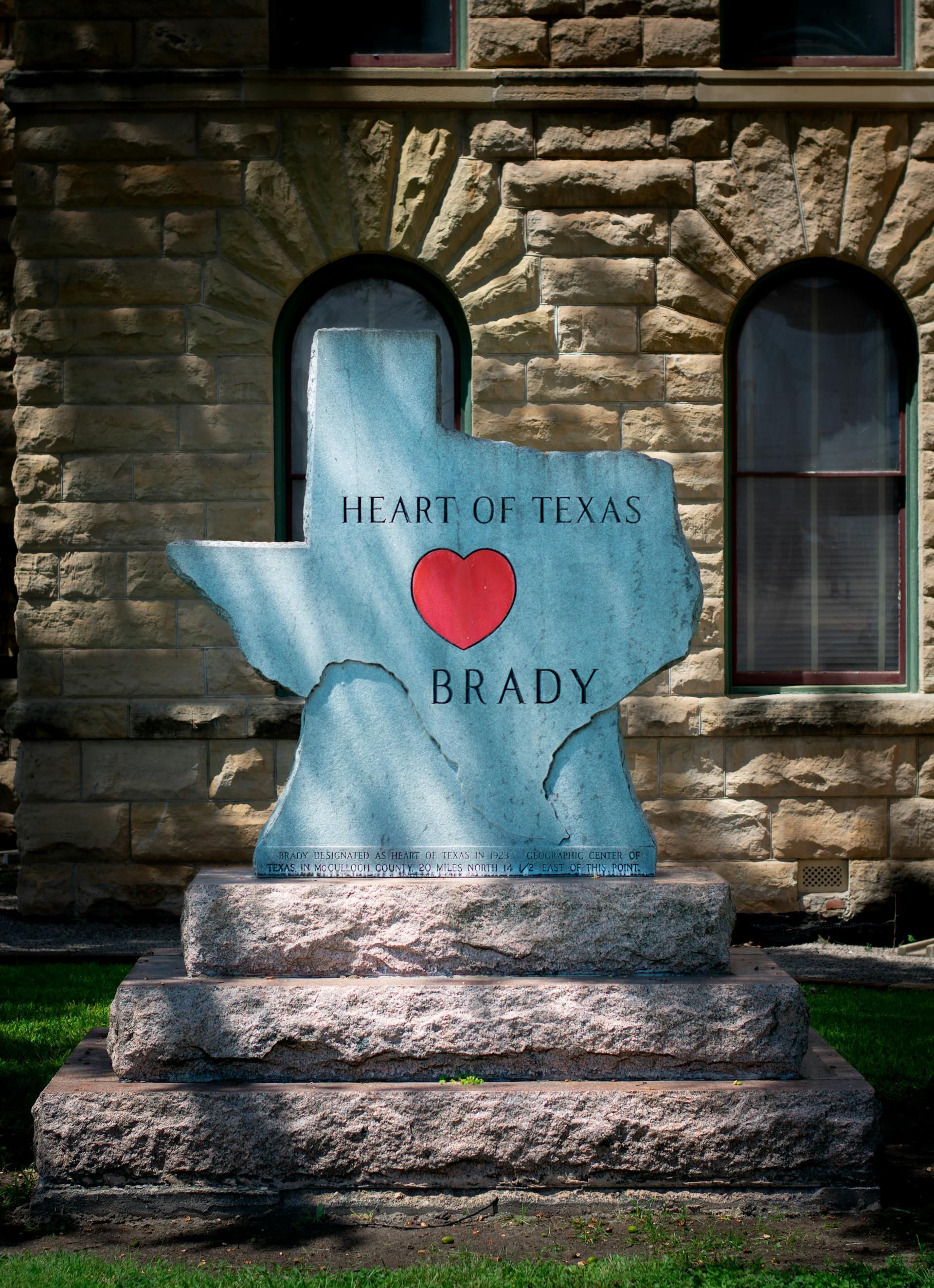 Texas-shaped monument, 