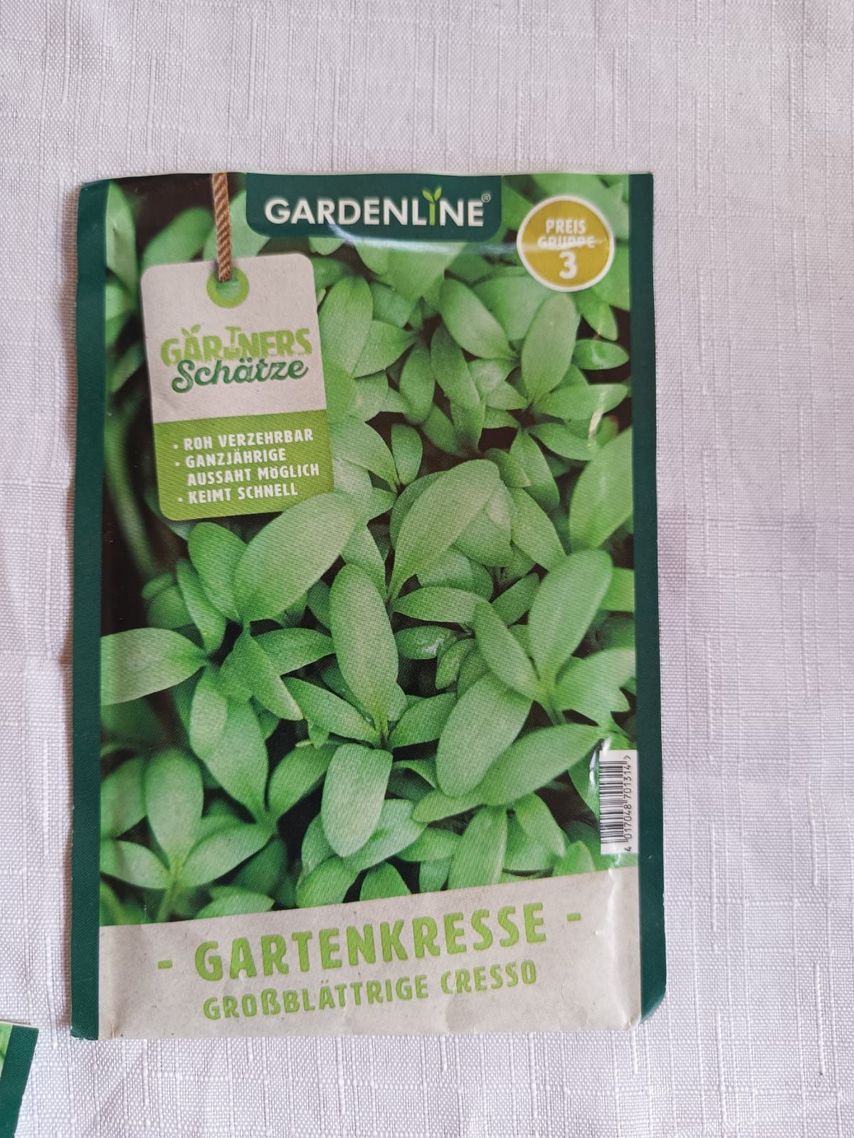 Packet of Gardenline garden cress seeds with green leaves on the front