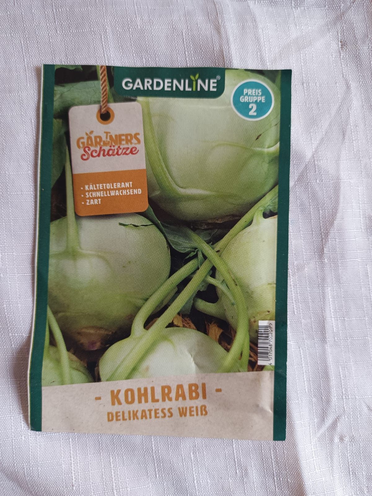 Gardenline kohlrabi seeds packet labeled “Kohlrabi Delikates Weiß” with green vegetables on the front