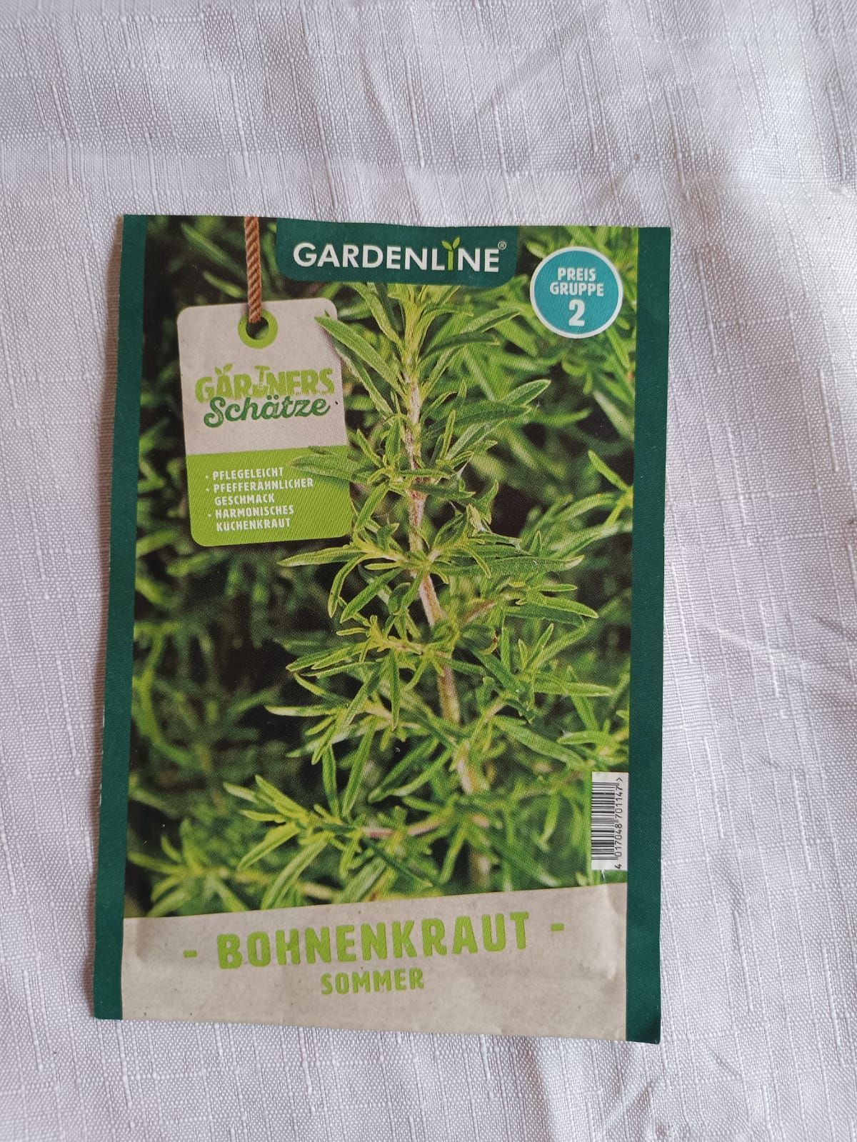 Packung mit Bohnenkraut-Samen, grün bedruckt, mit Pflanze auf der Vorderseite