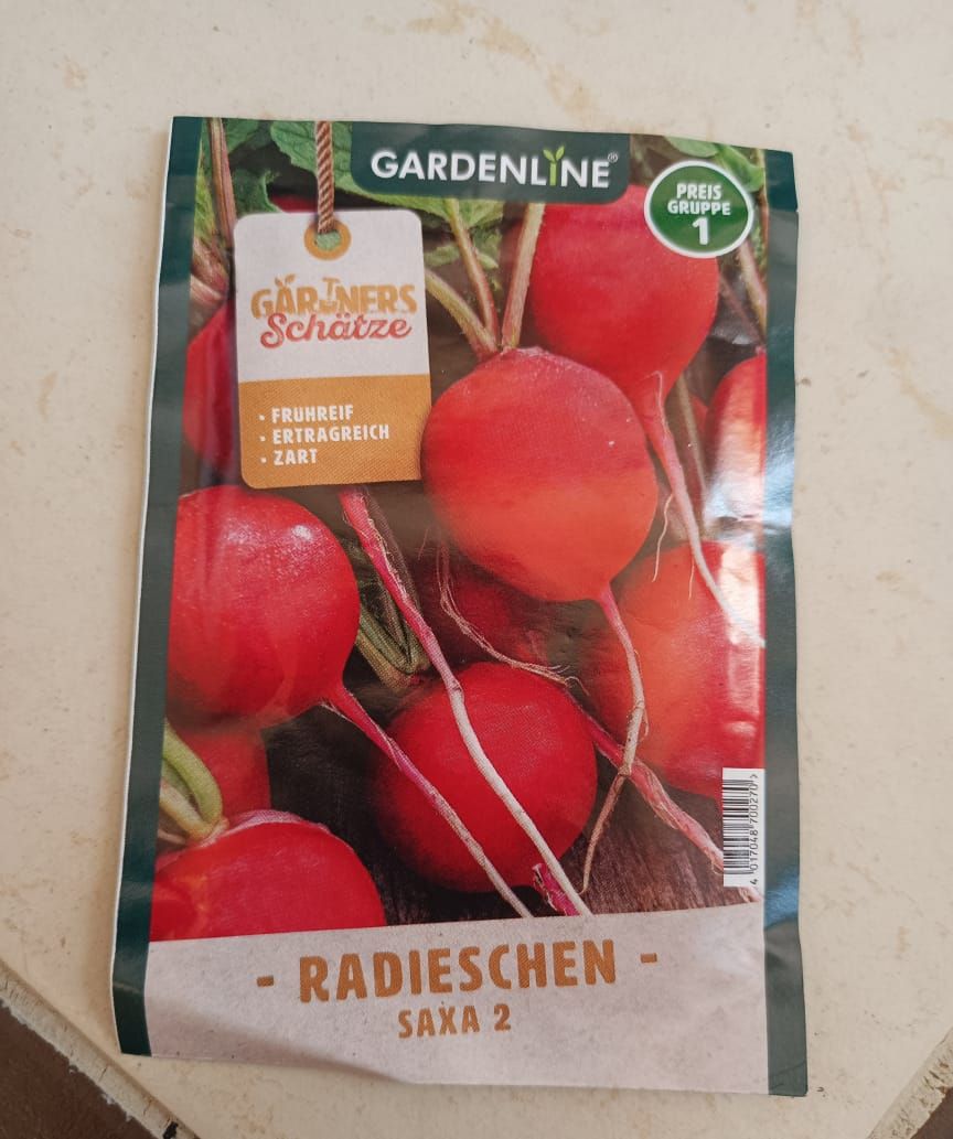 Gardenline radish seed packet with red radishes labeled “Radieschen Sarah 2”
