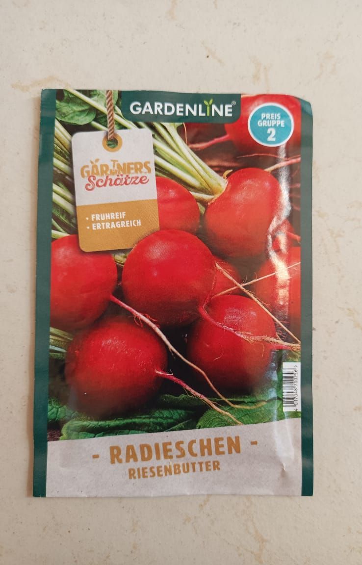 Radieschen-Samenpackung mit roten Rettichen und grüner Verpackung von Gardenline