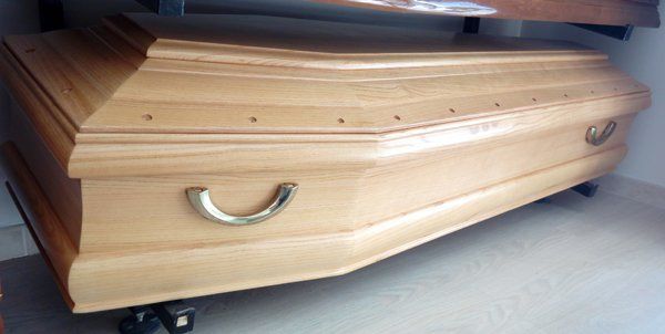 cofano funebre color beige chiaro