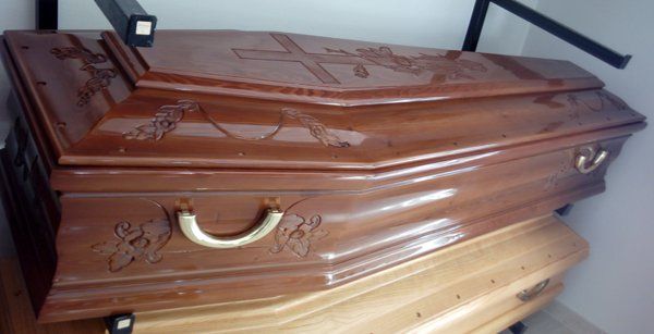 cofano funebre color marrone