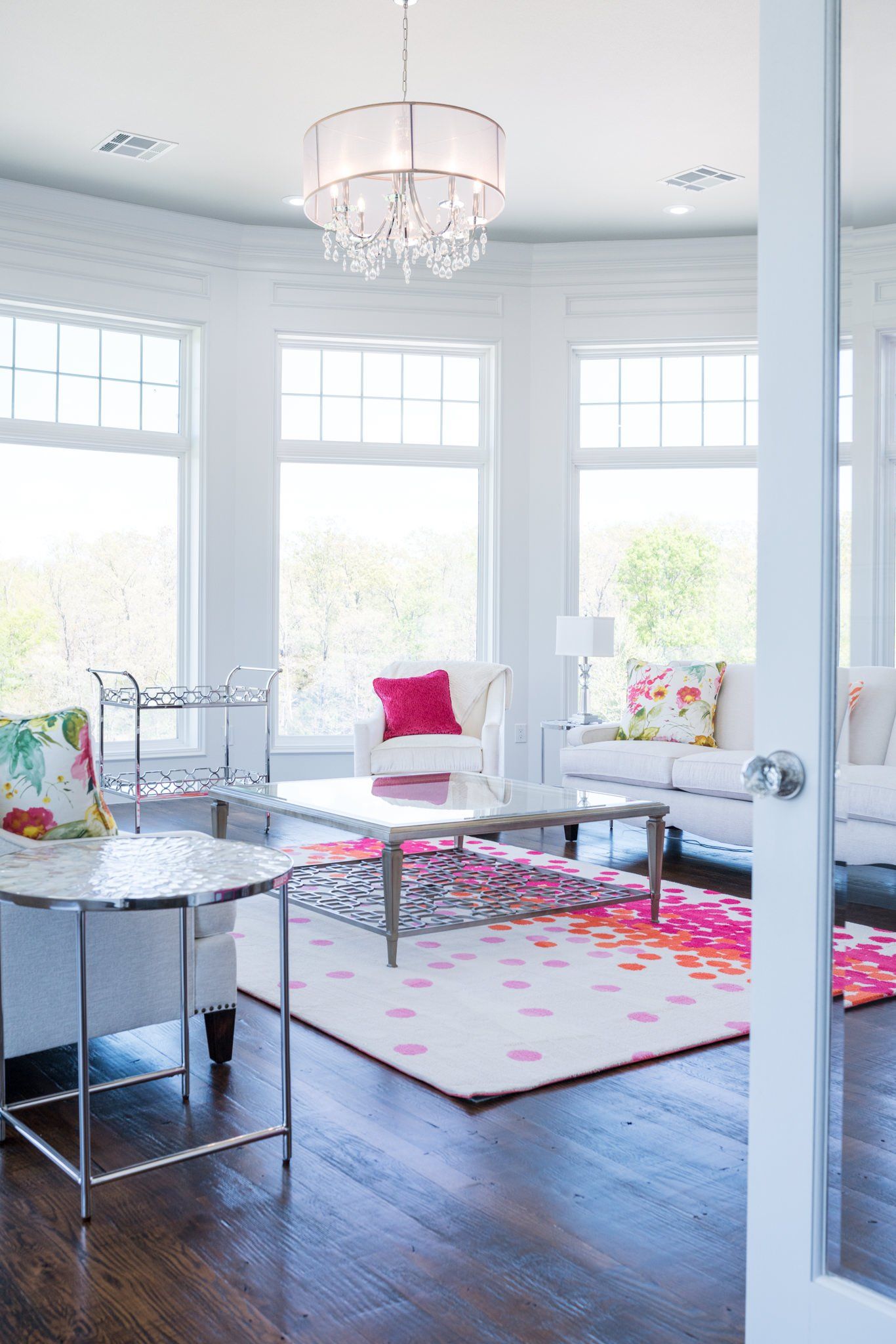 unique living room interior decorators