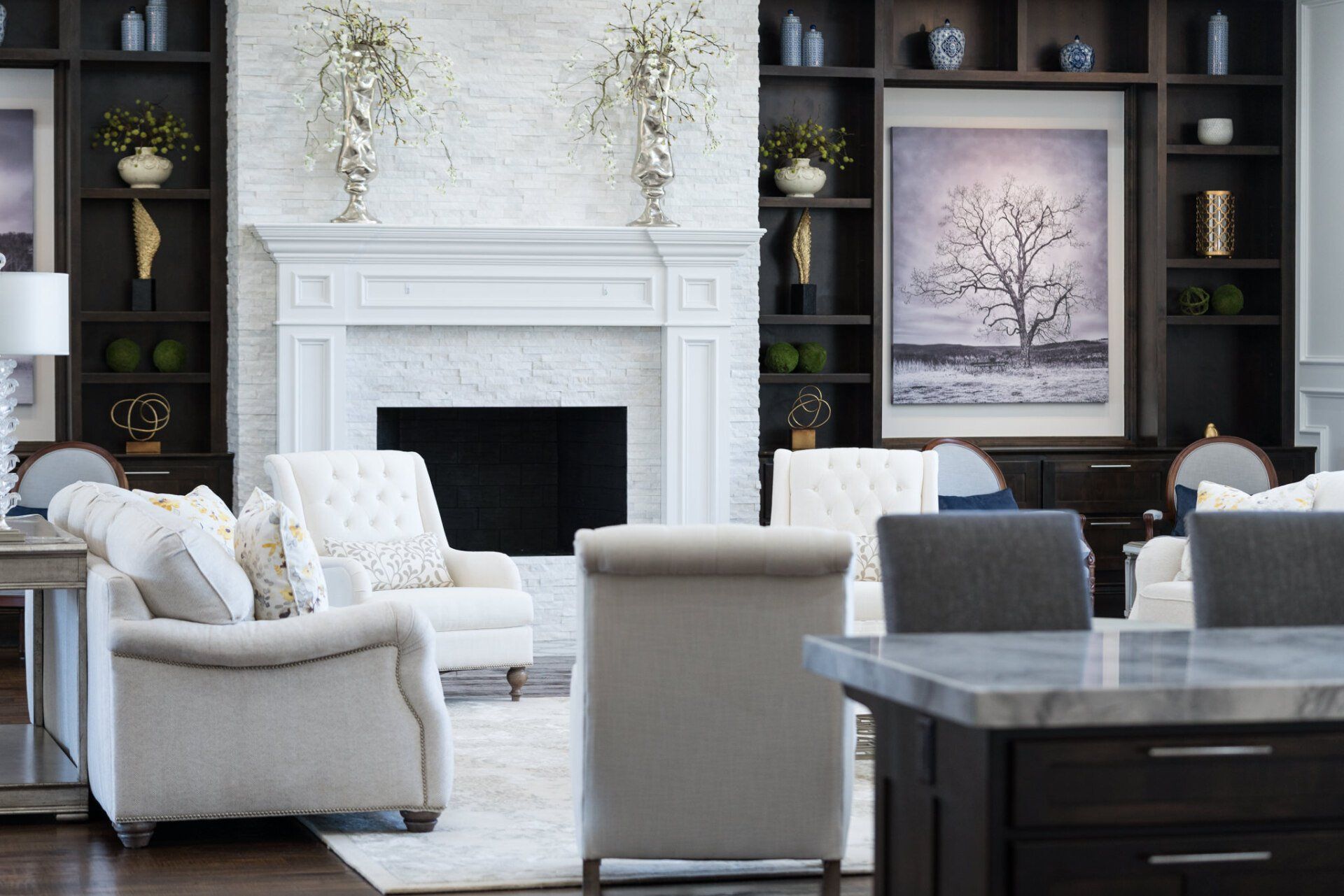 traditional living room interior decorators