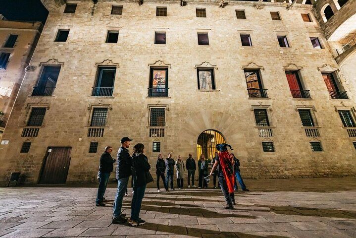 Tour guide leading Barcelona Ghosts and Legends Tour in Gothic Quarter square