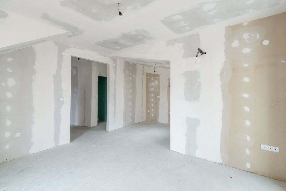 Costruzione interna con cartongesso su pareti e soffitto, grezza, con porte.