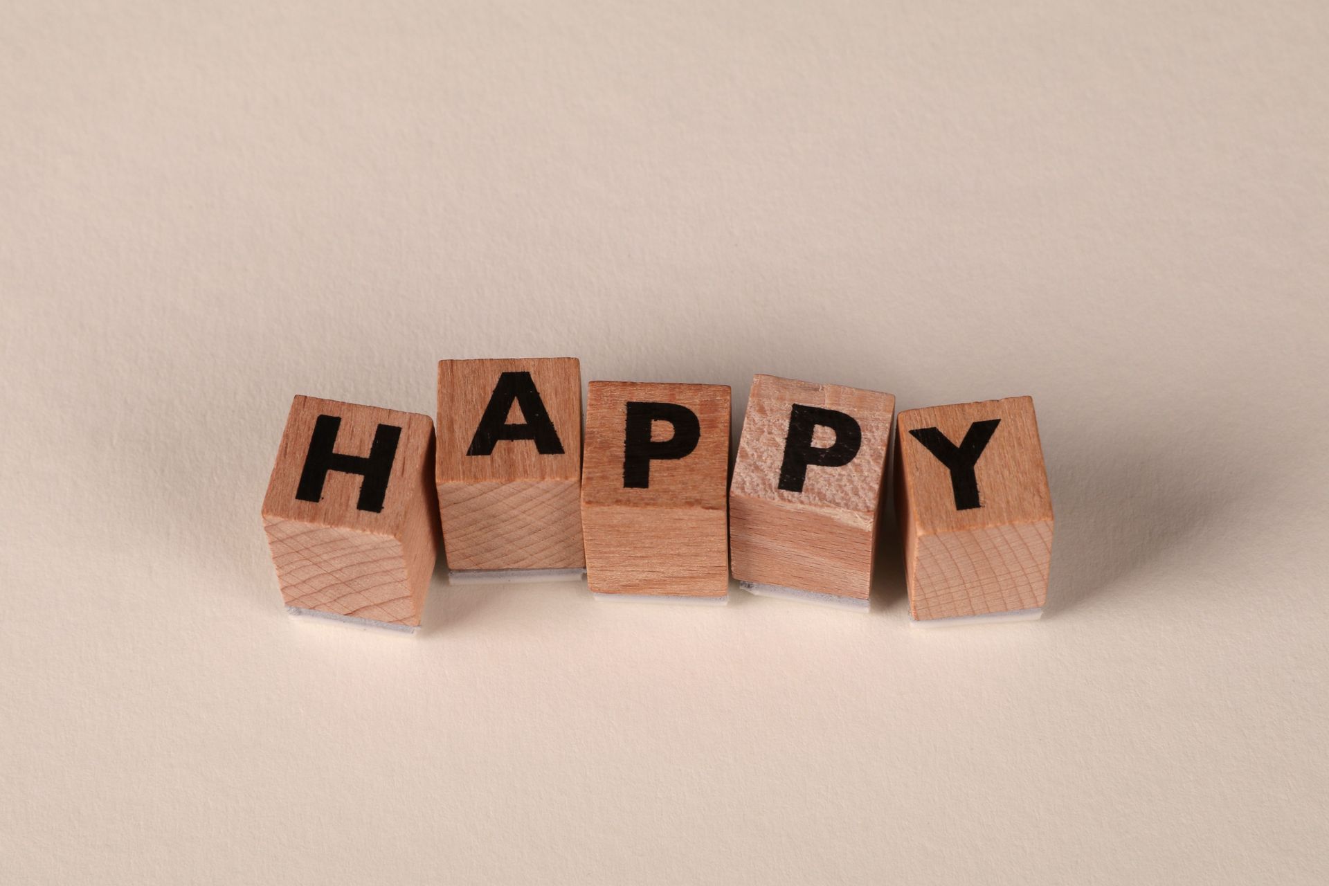 What is the Meaning of JOMO, the "Joy of Missing Out," and How Can You Find it Right Away?