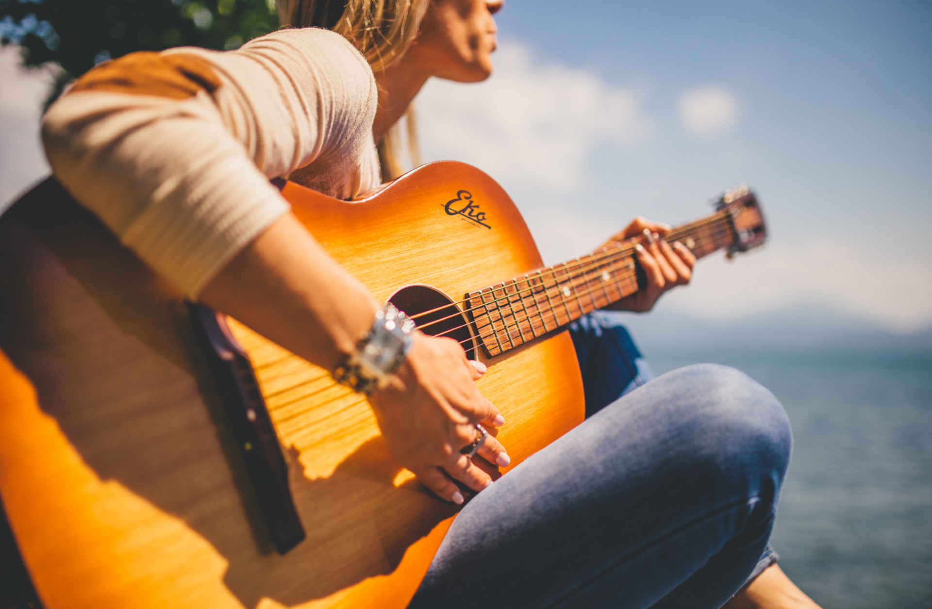 vrouw met gitaar