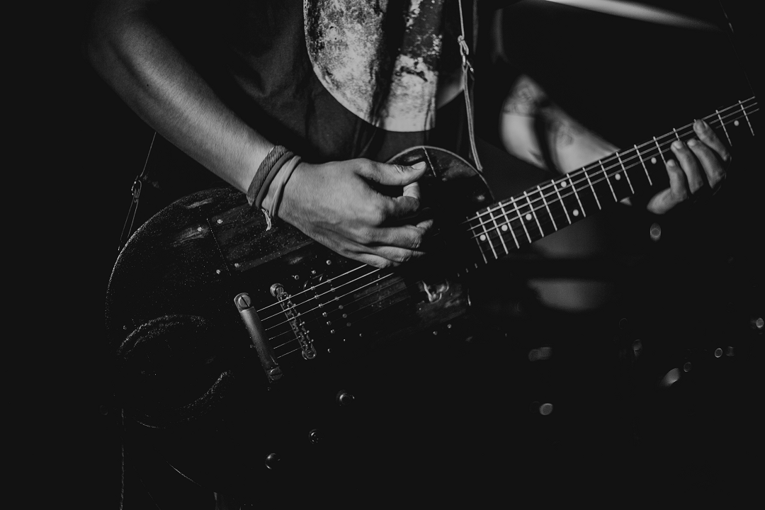 man met gitaar