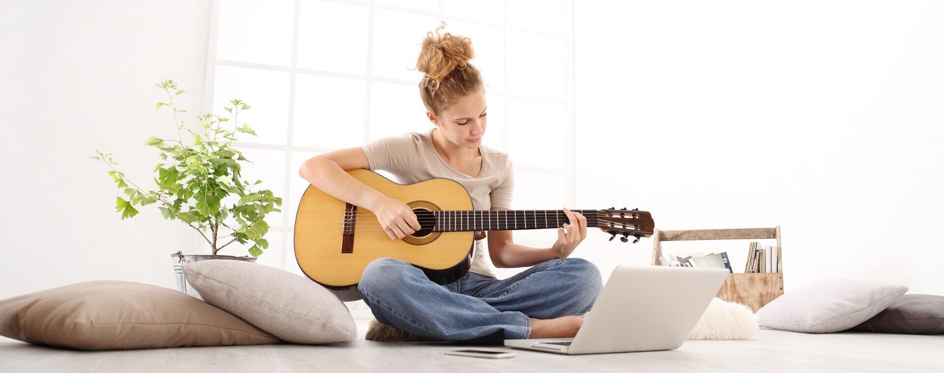 vrouw met gitaar