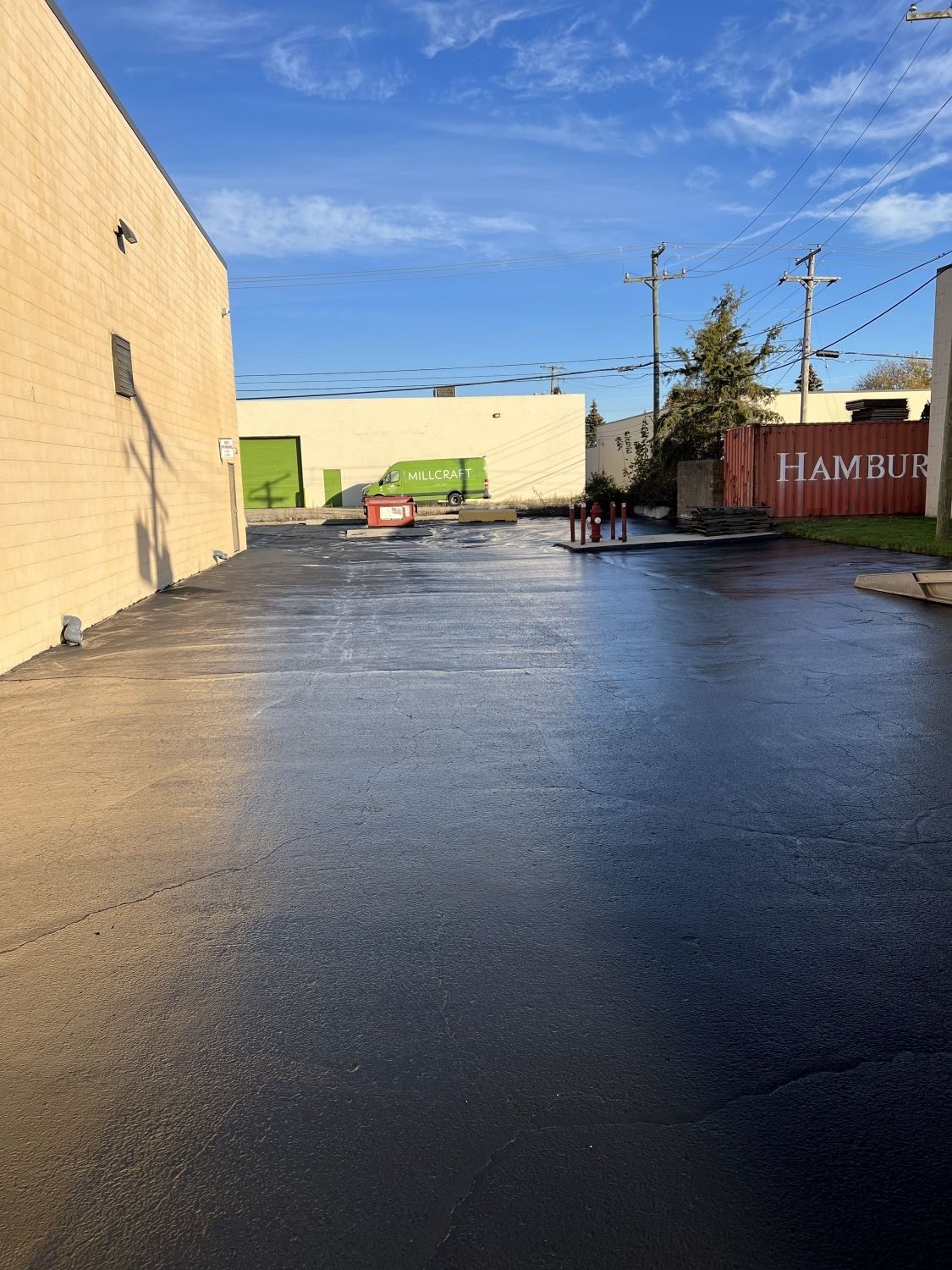 A parking lot with a container that says hamburg on it