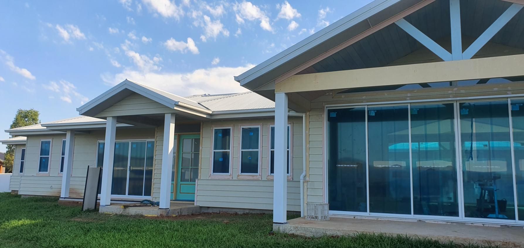 A Large House With a Lot of Windows and a Porch — Kareela Constructions In Tamworth, NSW