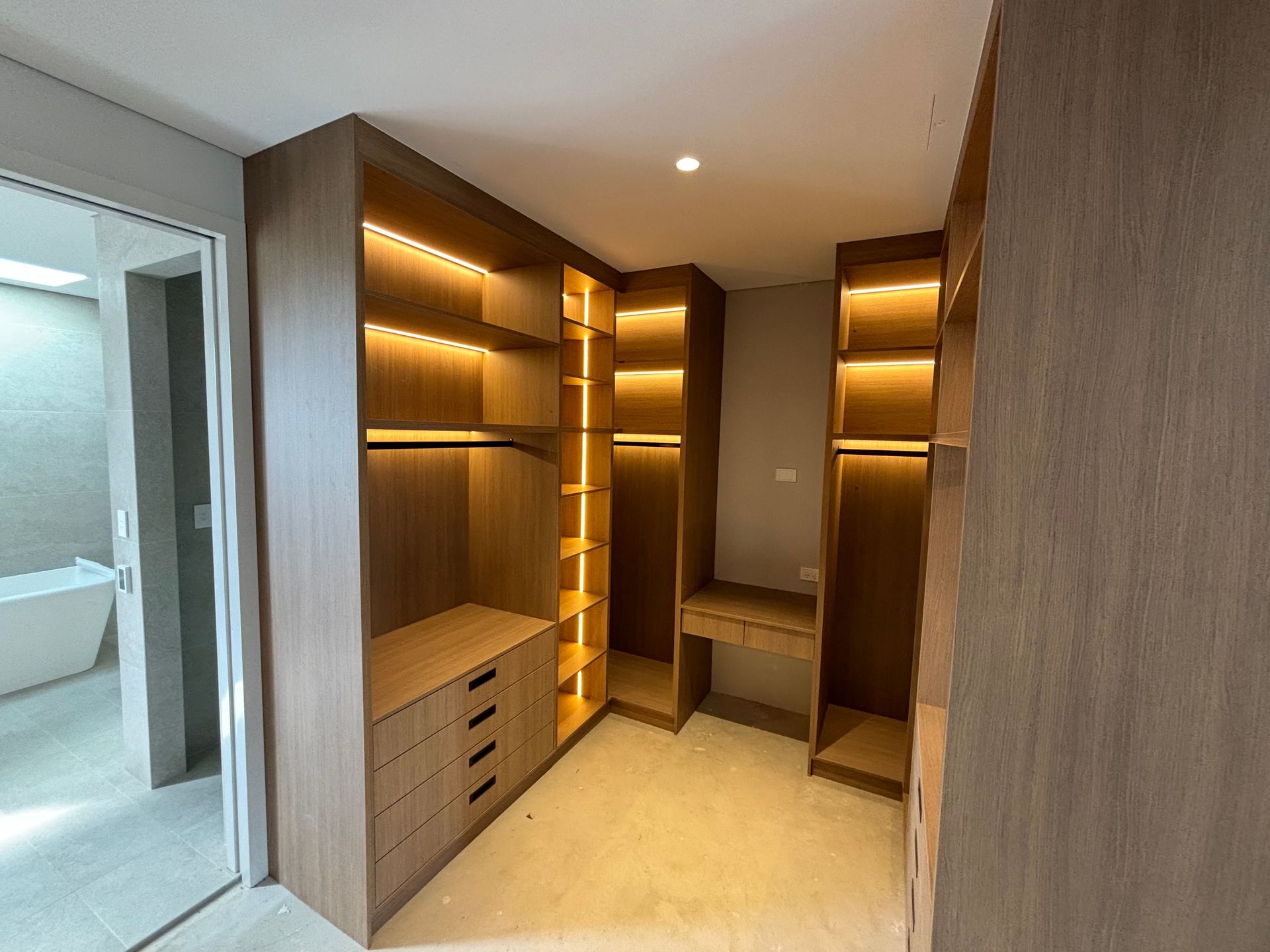 Walk In Robe, With LED Lighting