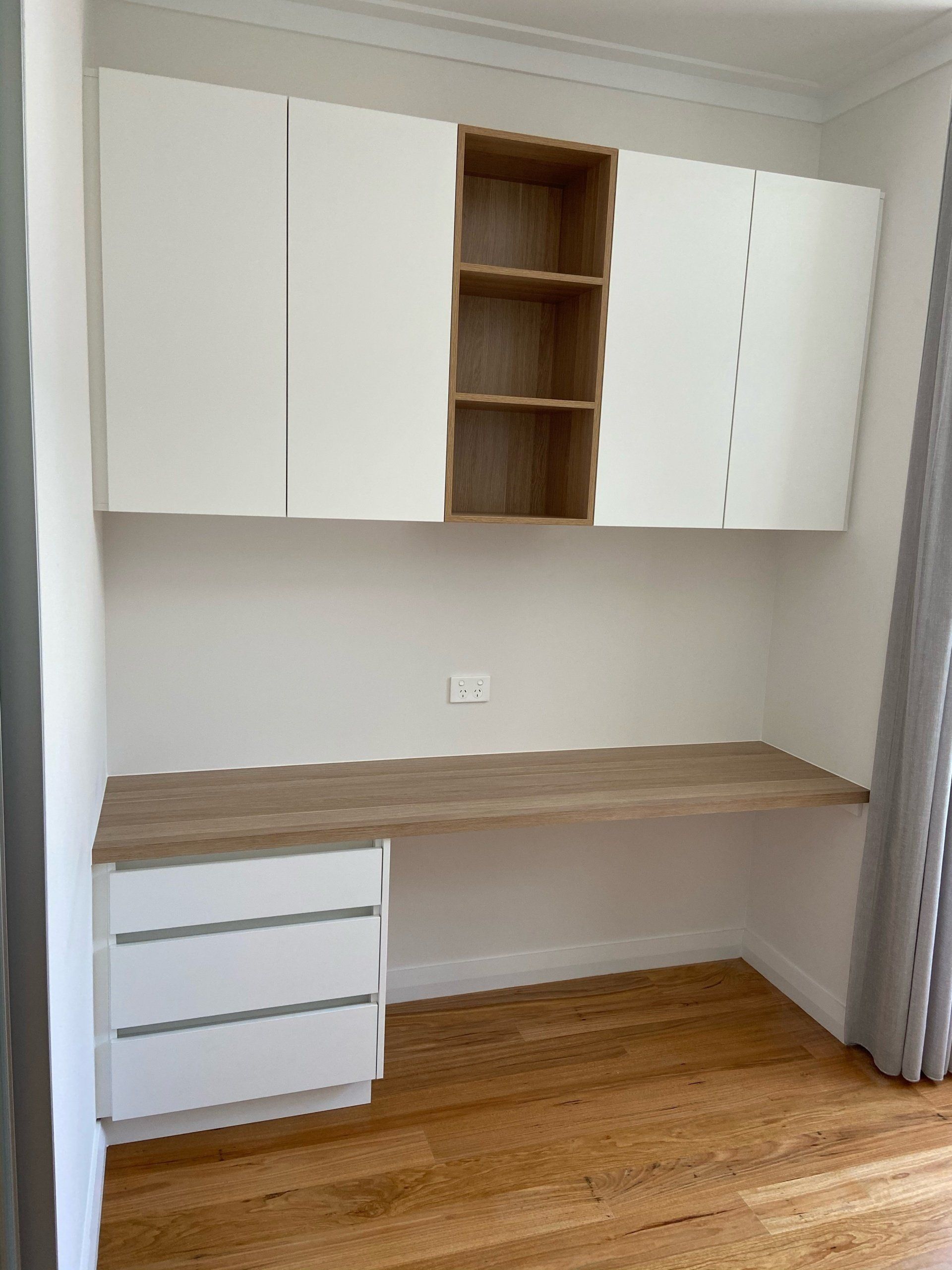 Built In Desk And Overhead Cupboards