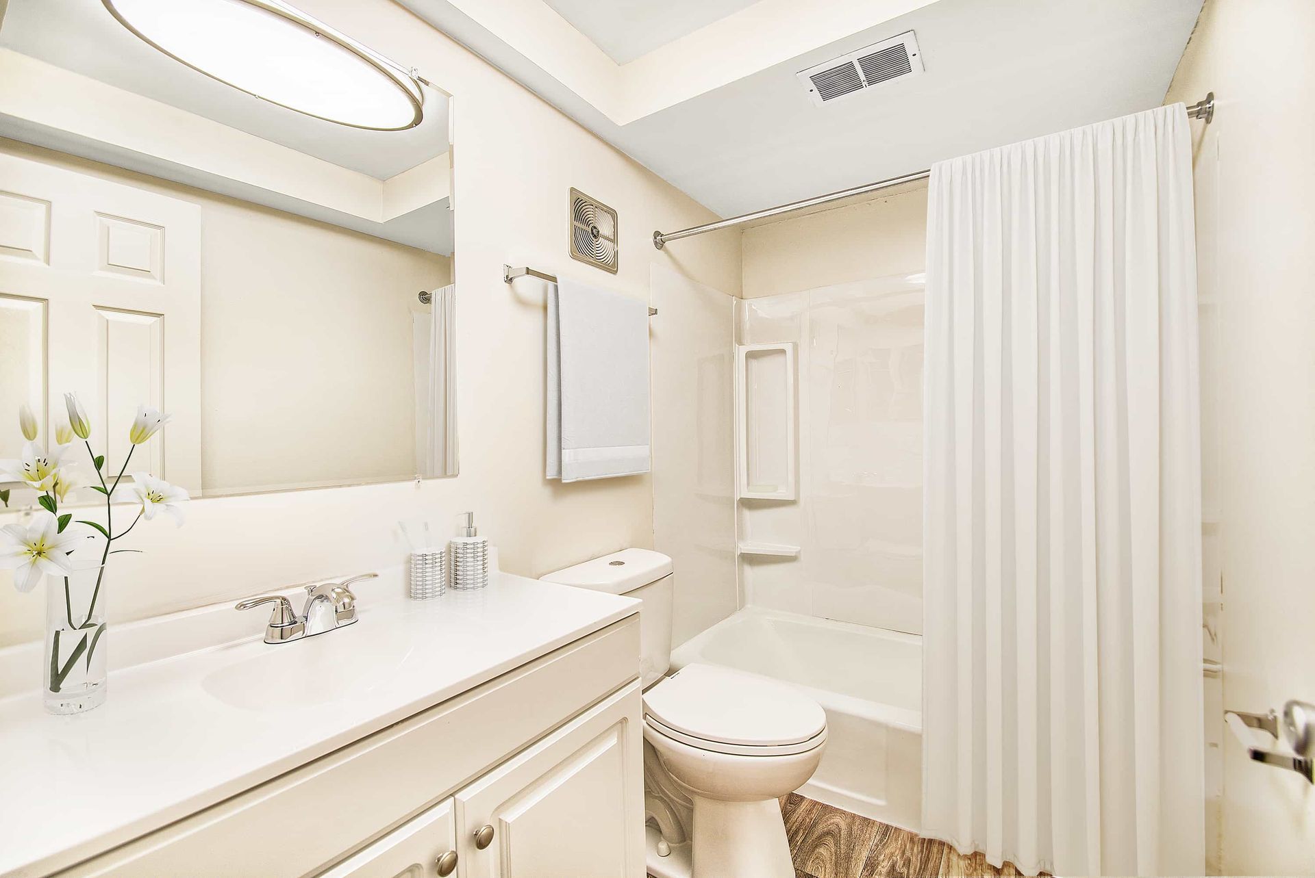 Photo gallery displaying internal and external images of the property- please visit our amenities page for more details