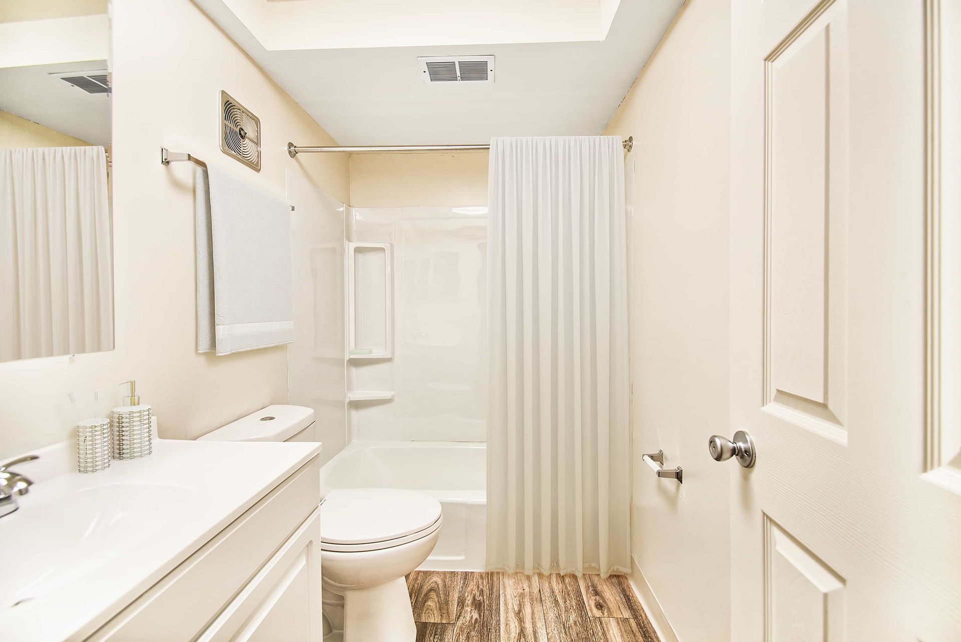 Photo gallery displaying internal and external images of the property- please visit our amenities page for more details