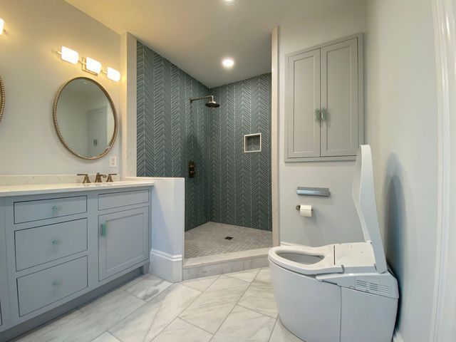 Clean bathroom shower on middle - Mendon, MA | American Bath Works