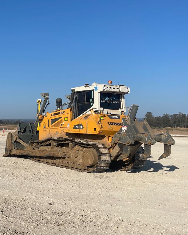 Liebherr 736