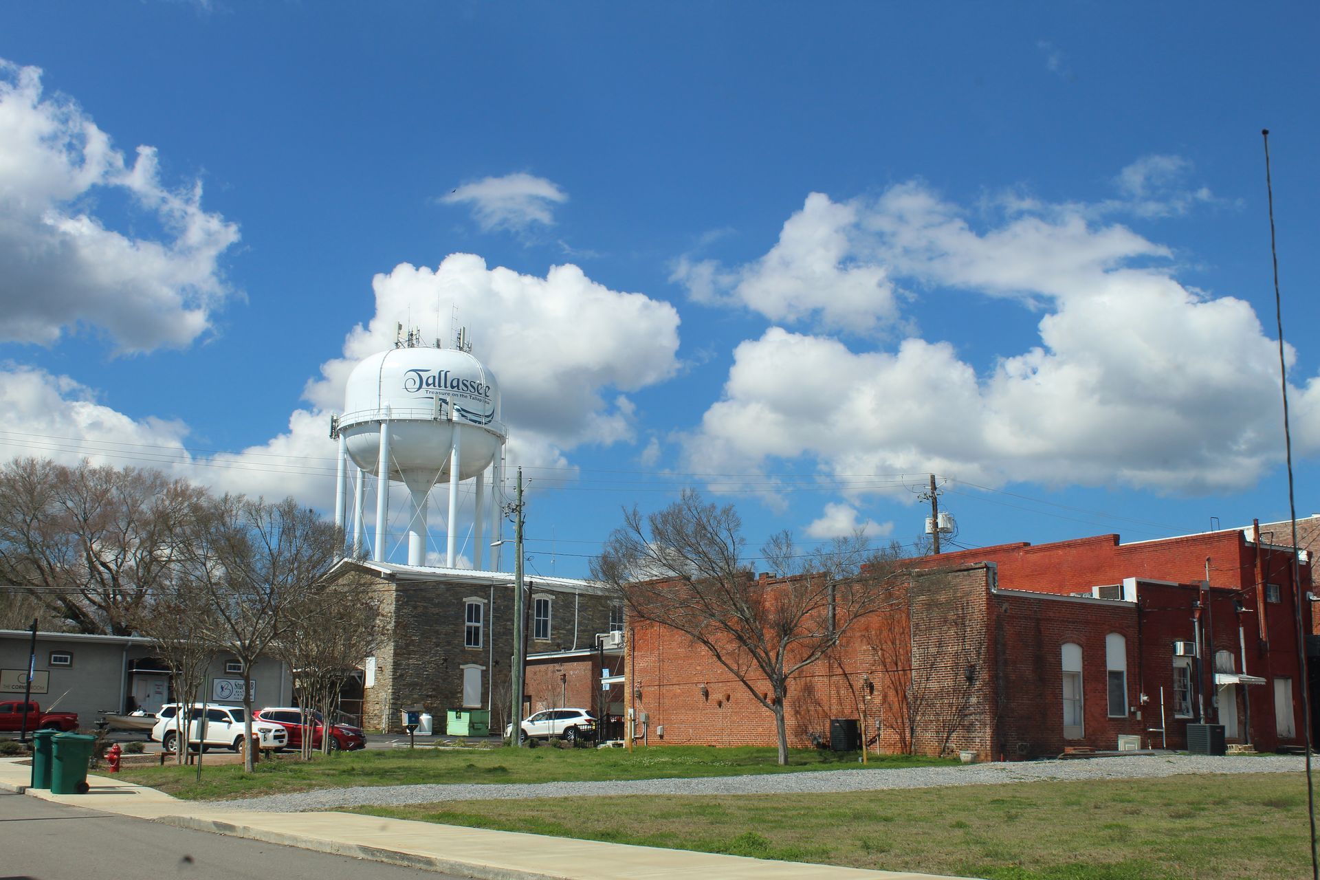 Downtown Tallassee offfer picturesque views of the Tallapoosa River.