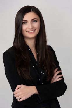 Julia Eisen - Associate headshot