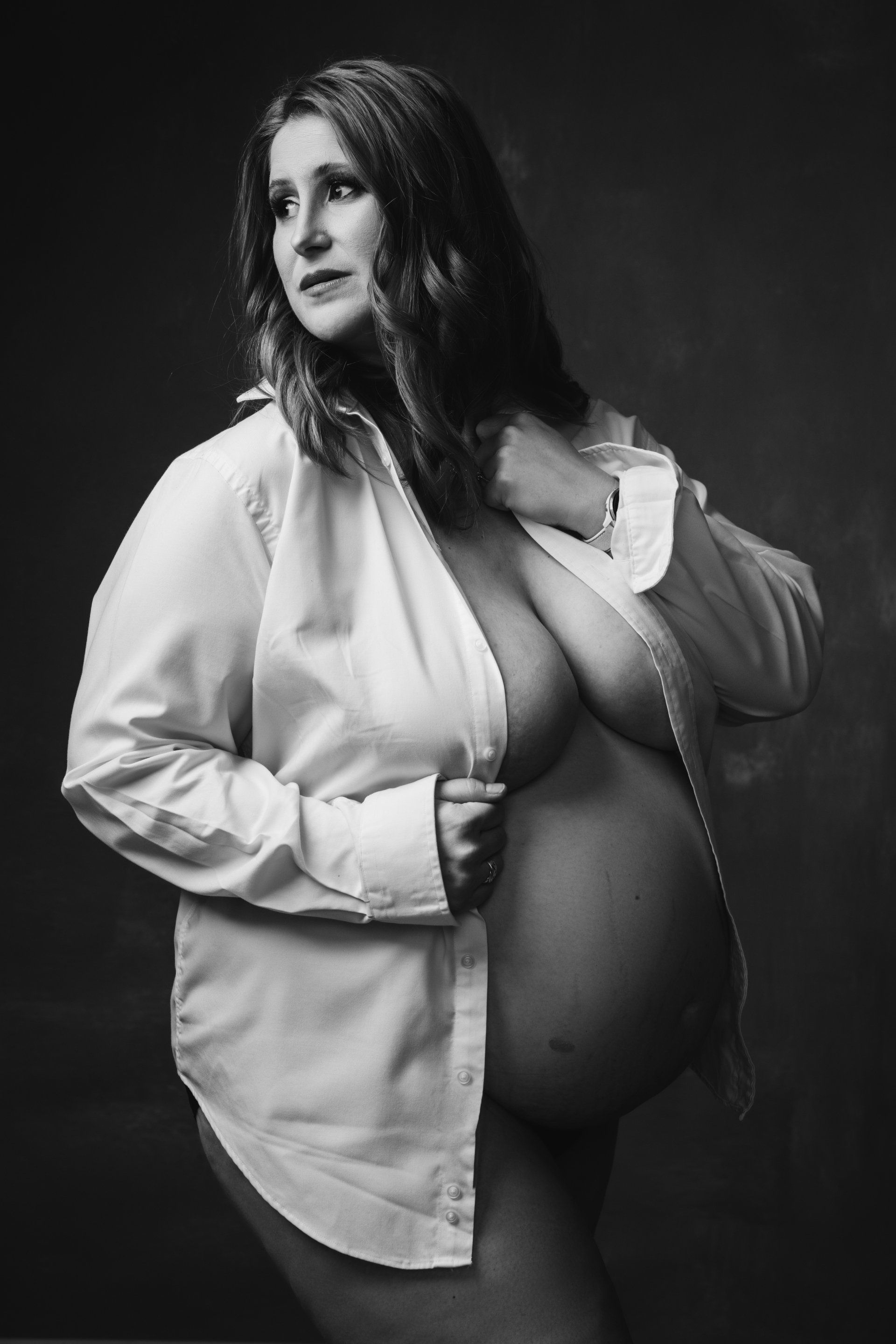 A pregnant woman posing for Boudoir photography.