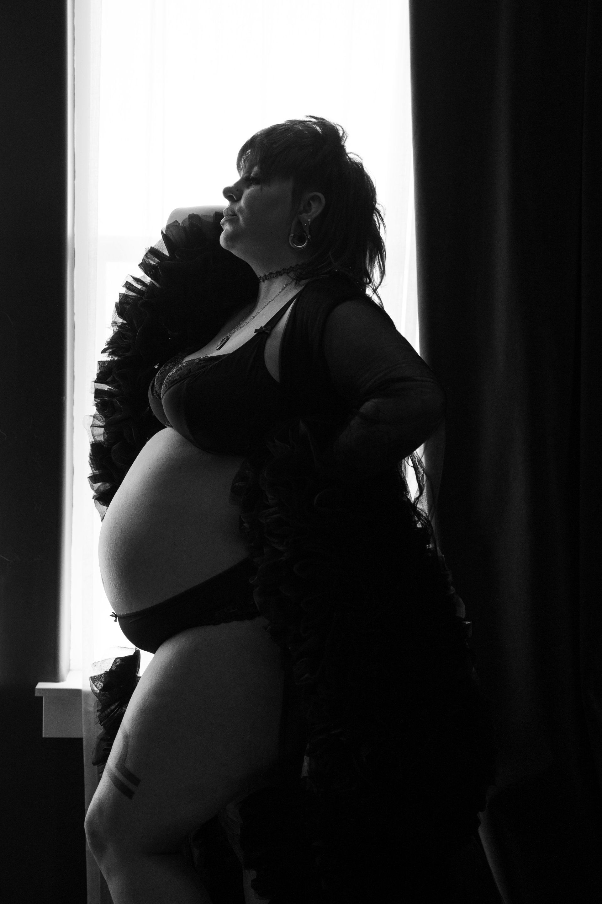 black and white maternity shoot