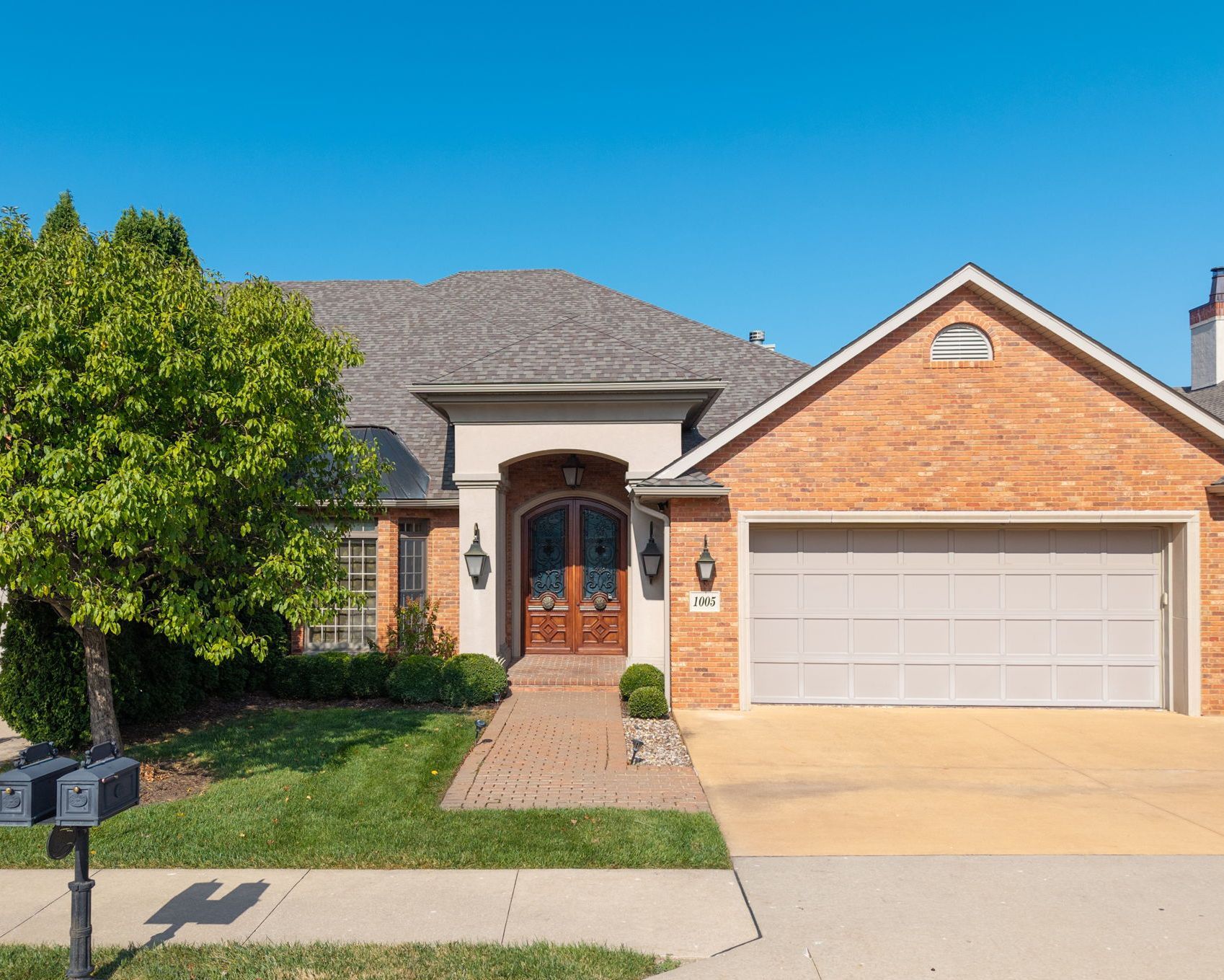 Old Hawthorne Real Estate Auction In Columbia, MO! Explore Our Real Estate Offerings Today.
