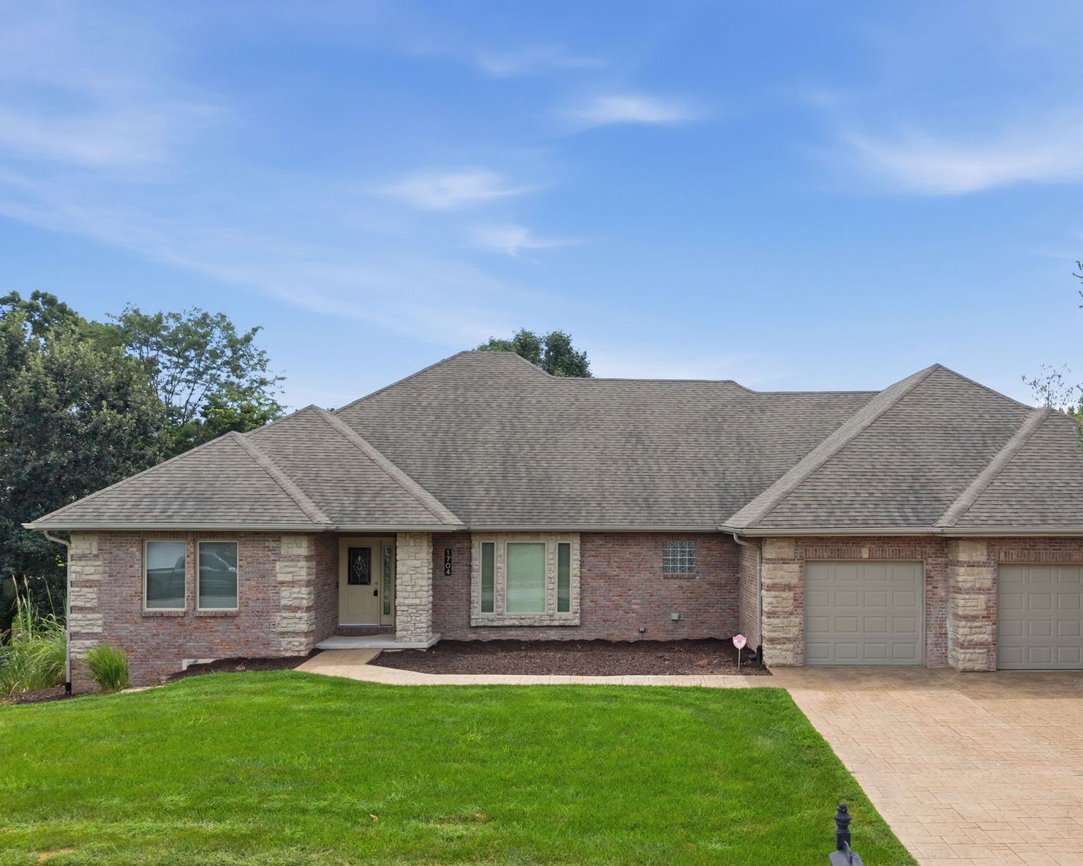 Bid On Real Estate In Columbia, MO Featuring 4 Bedrooms, Bonus Room & 4.5 Bathrooms!