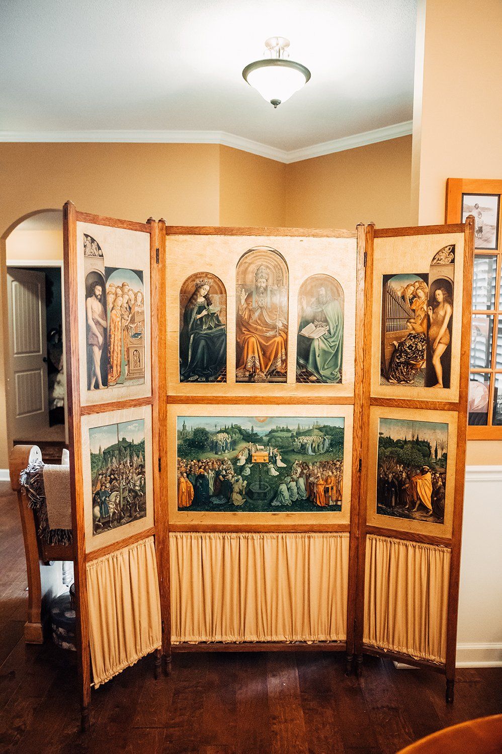 Bid for or Sell Art Displays Like This One in Mid-Missouri With Atterberry Auction & Realty Company