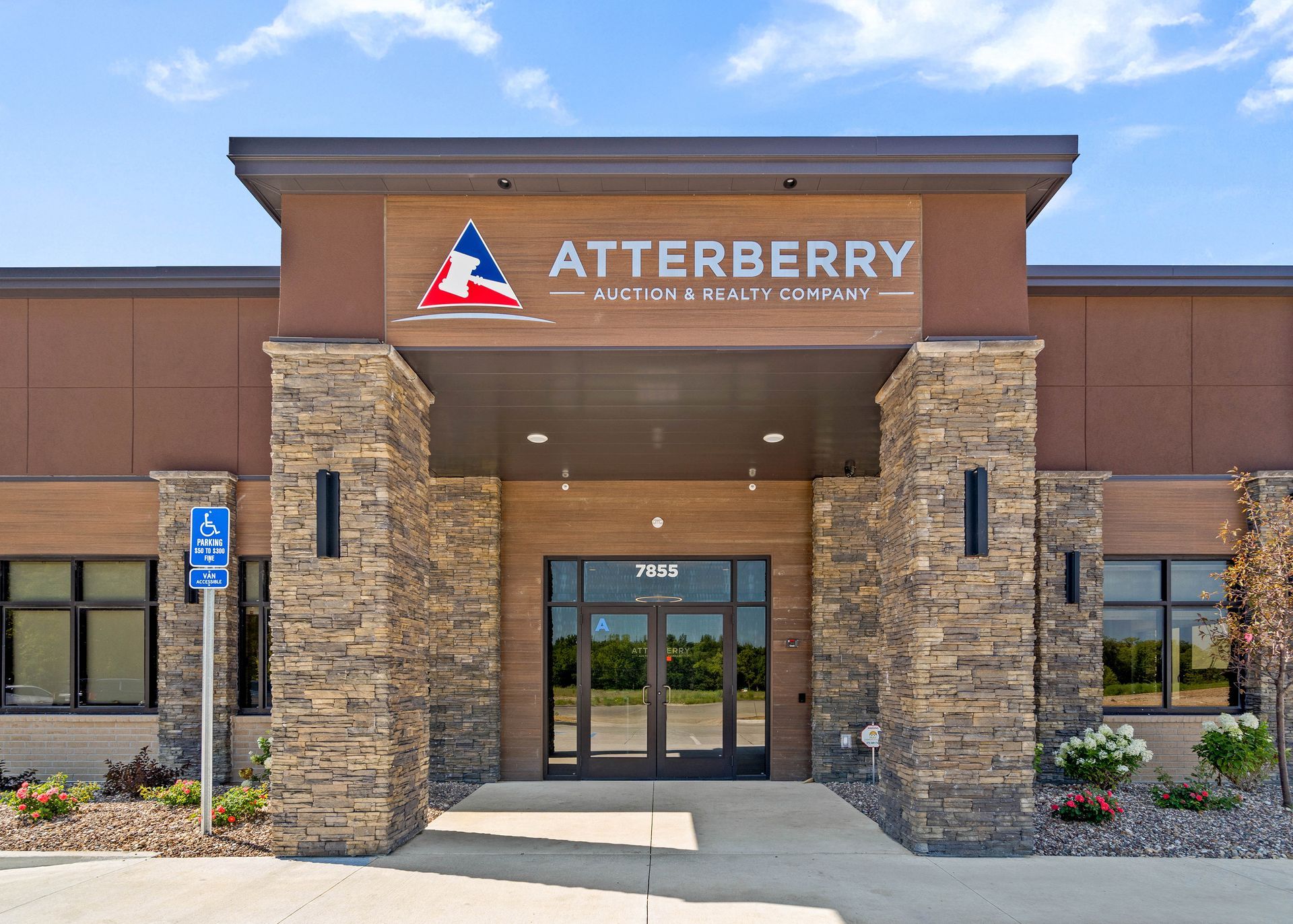A One Story Brick Home. Atterberry Offers Online Real Estate Auctions for Bidders Nationwide.