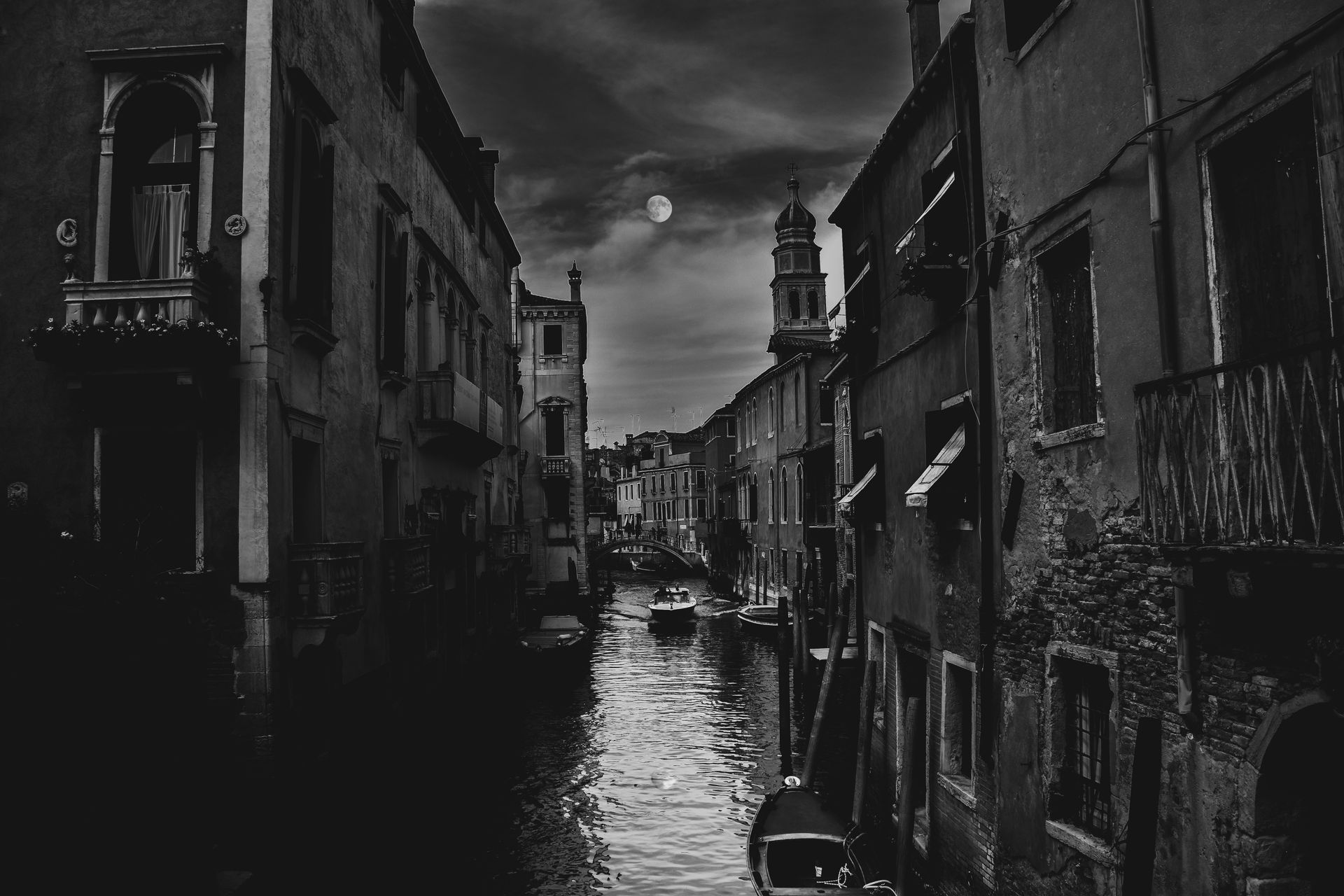 Discover “Mysterious Venice” and enjoy Venice with an amazing unique experience by Palazzina Grassi.