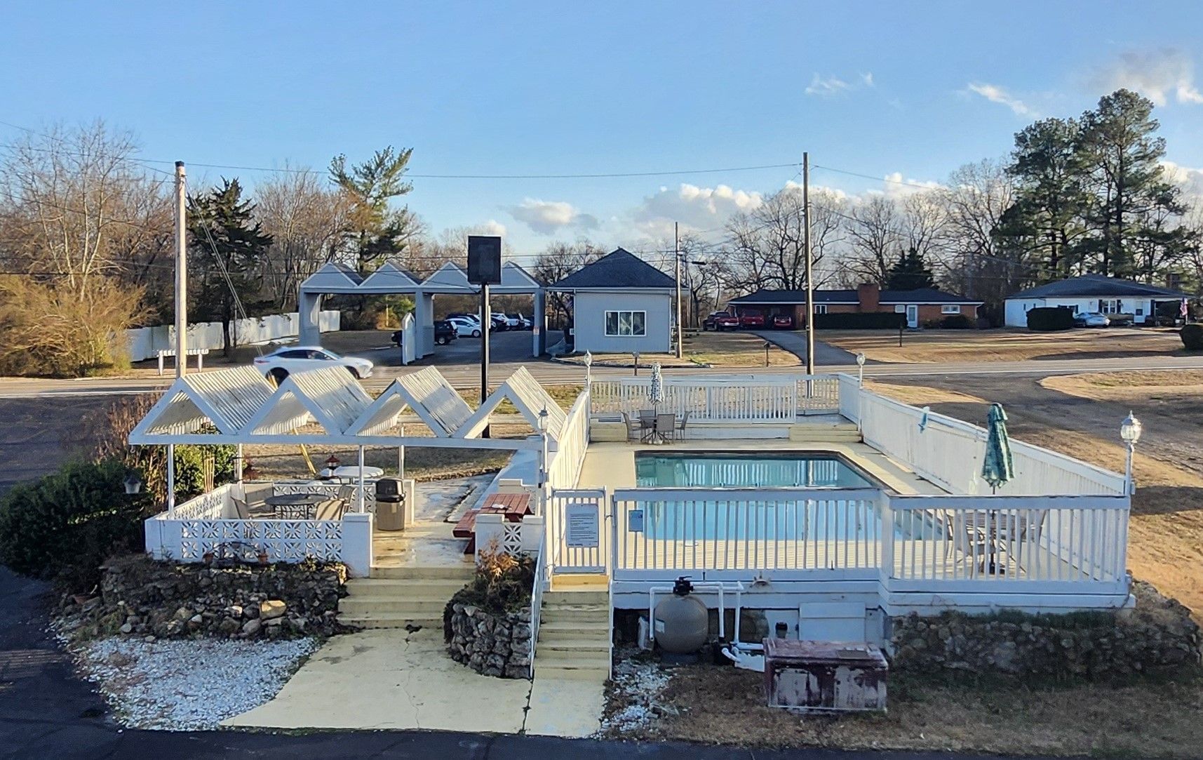 outdoor pool at Twin Lakes Inn in Lakeview Arkansas