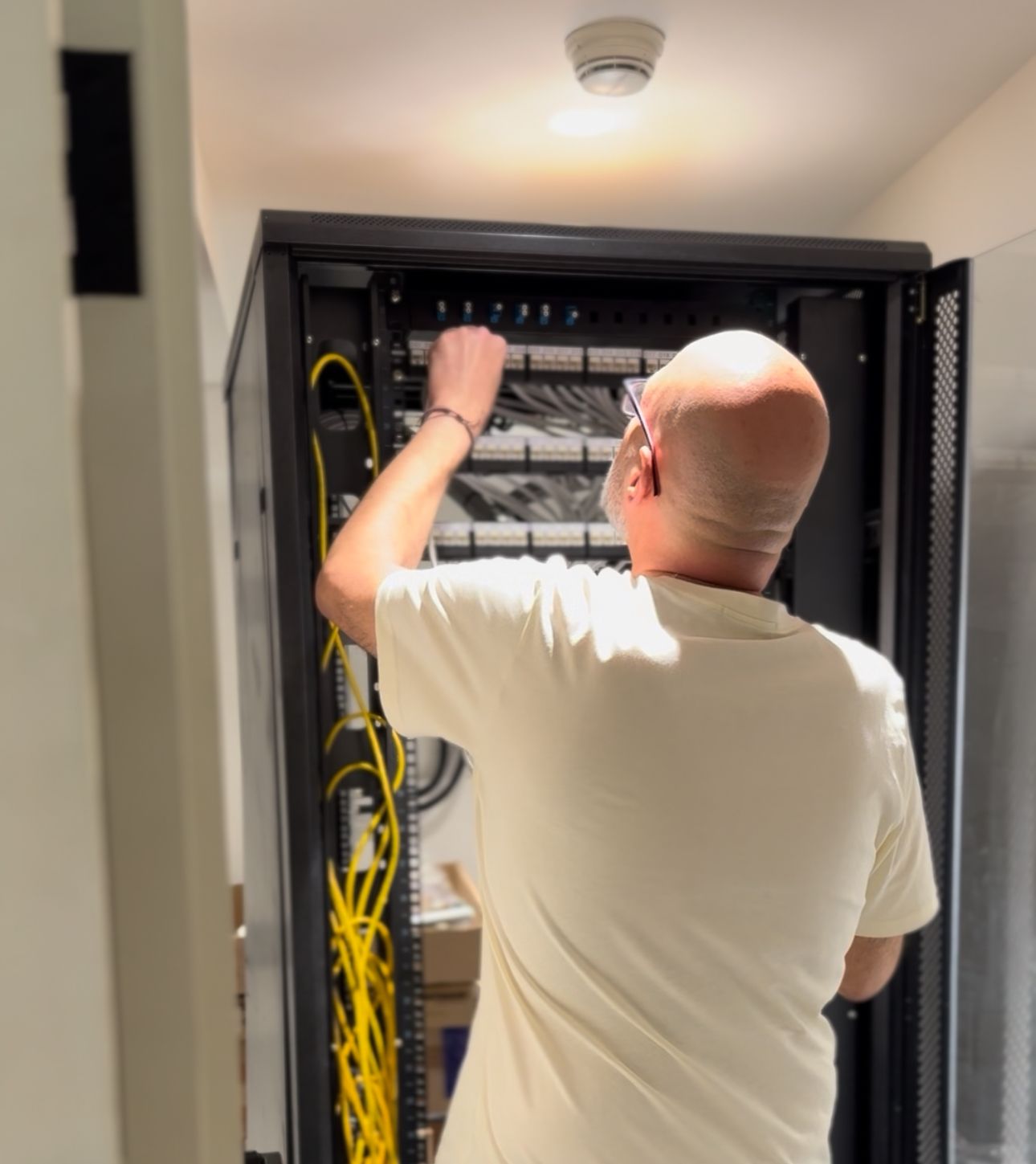 Structured cabling in action – secure, neat, and built to last. Network specialist wiring a structured cabling system inside a server cabinet – CALLIT IT INFRASTRUCTURE, Dubai
