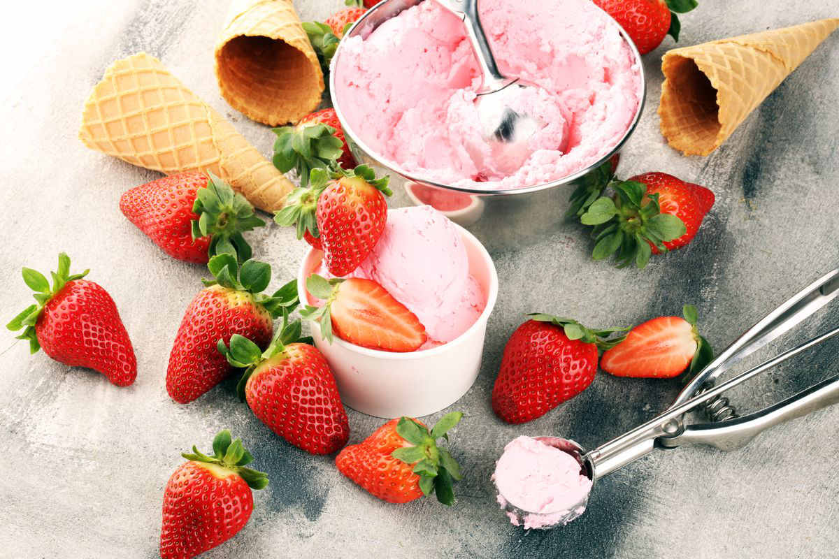 gelato con fragole fresche