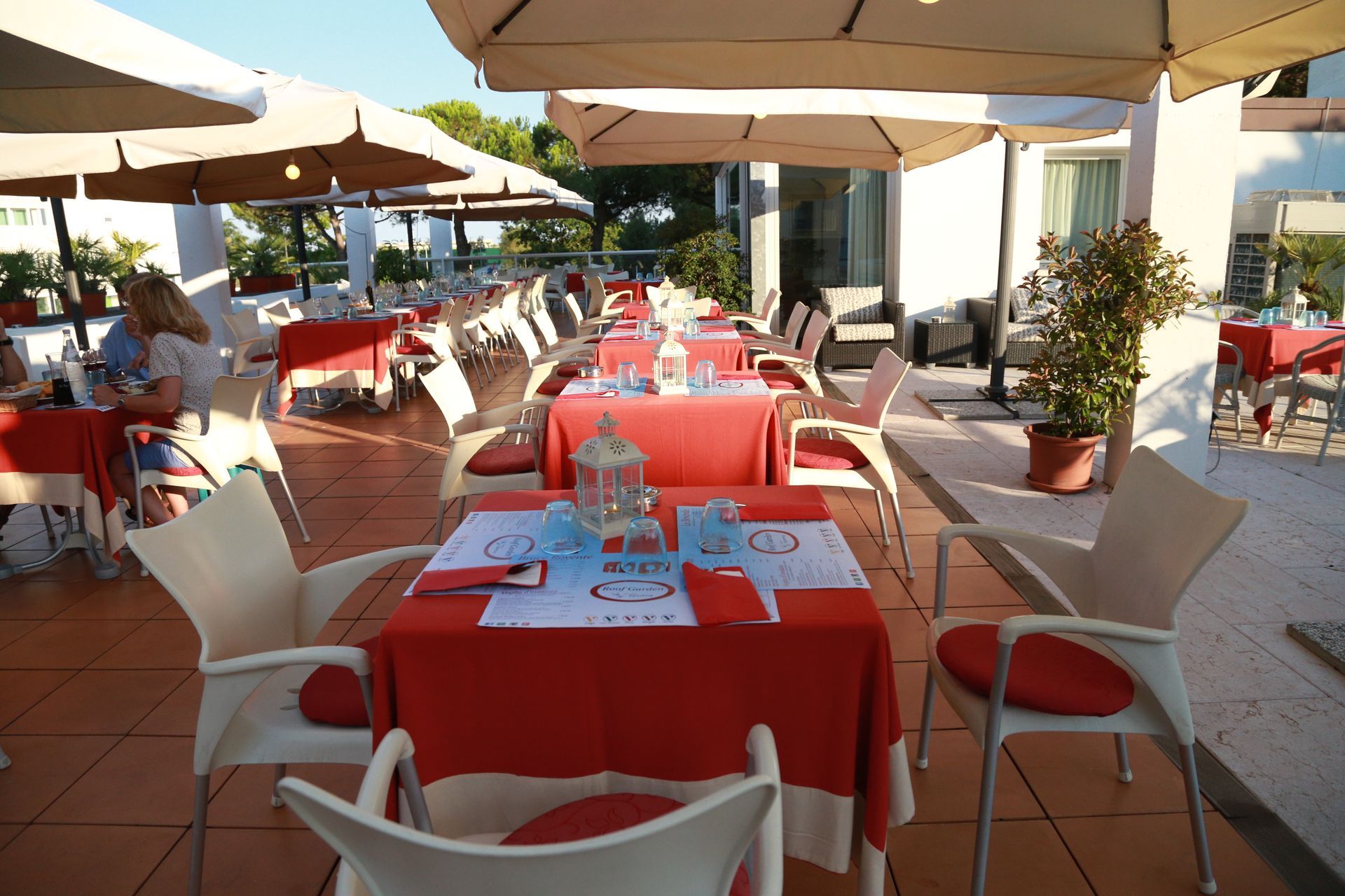 Terrazza dello Sporting con cucina di carne