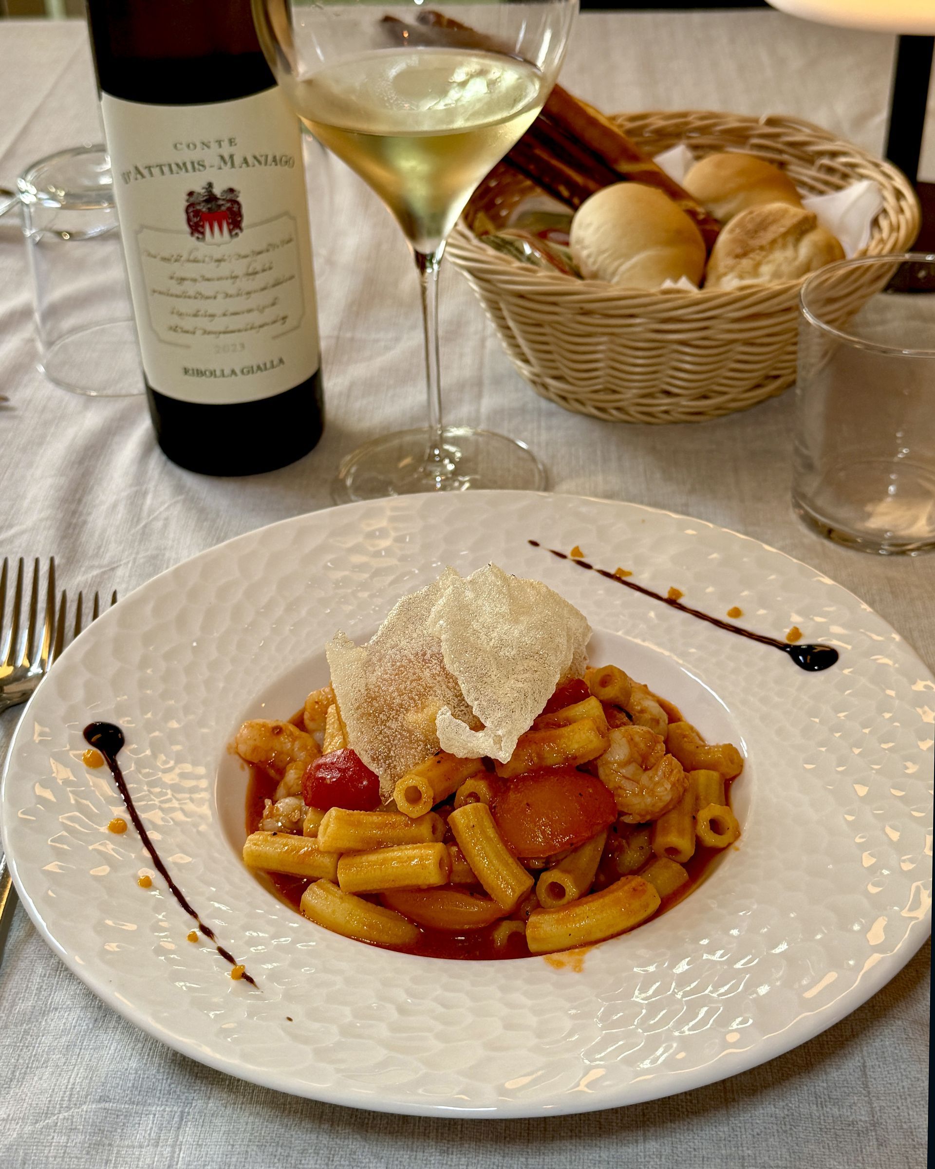 Rigatone alla busara con scampi e pomodorini e bisque di scampi
