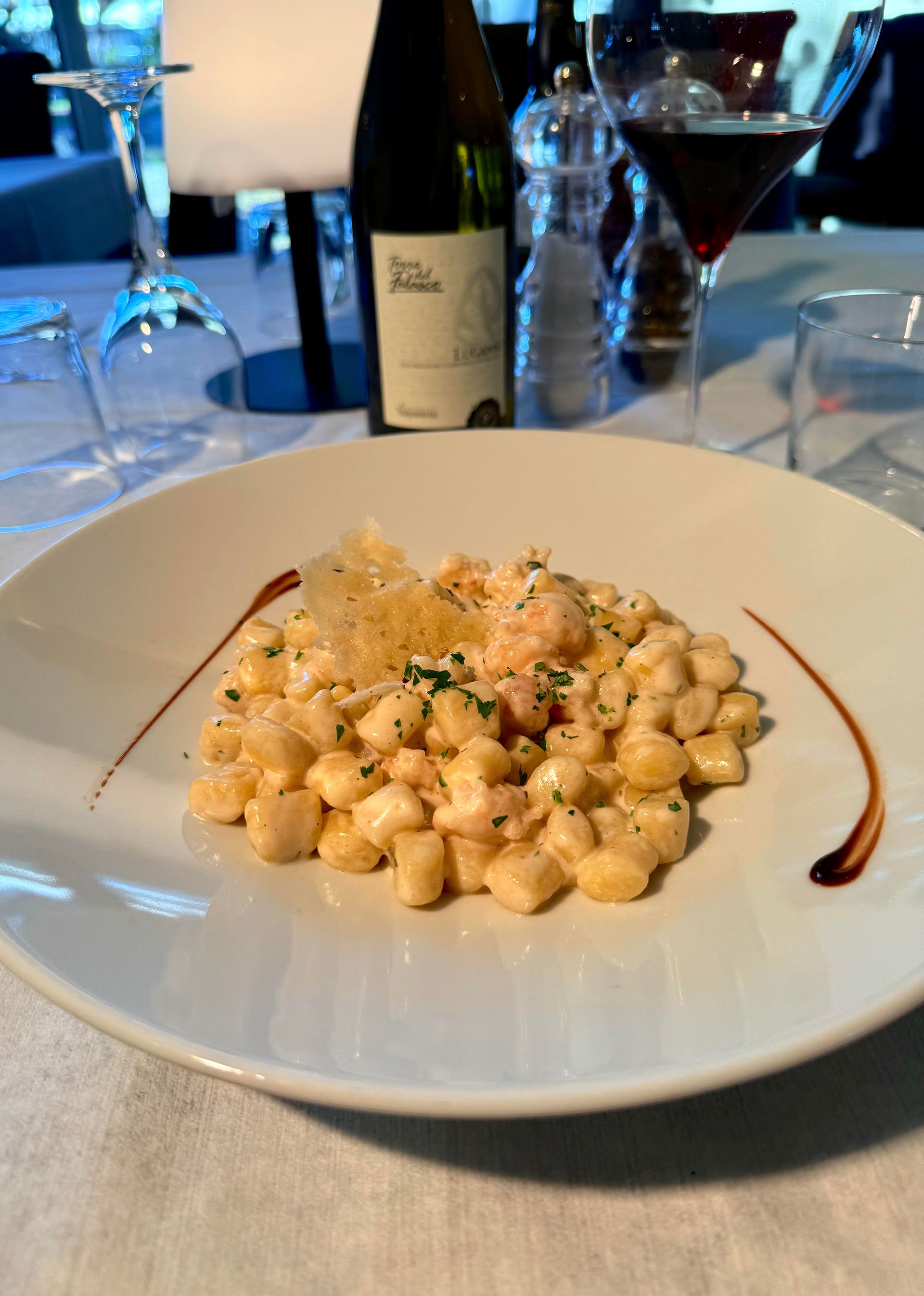 Gnocchi del Doge con scampi , cappesante e panna