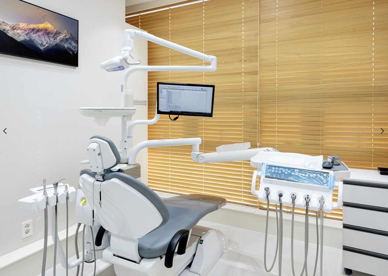 Implant treatment chair at A Plus Dental Clinic, Seoul