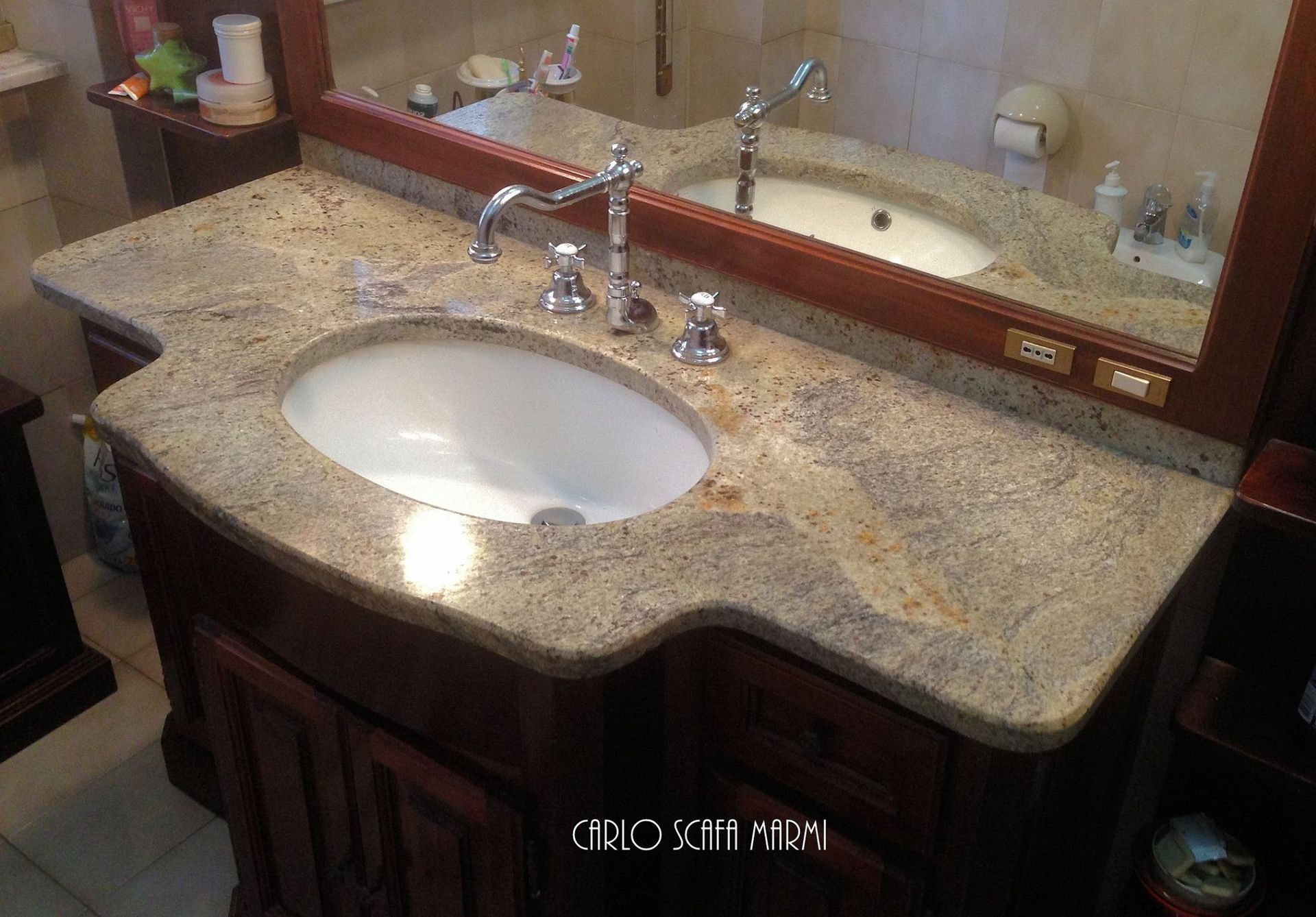 piano lavandino bagno in marmo a Roma